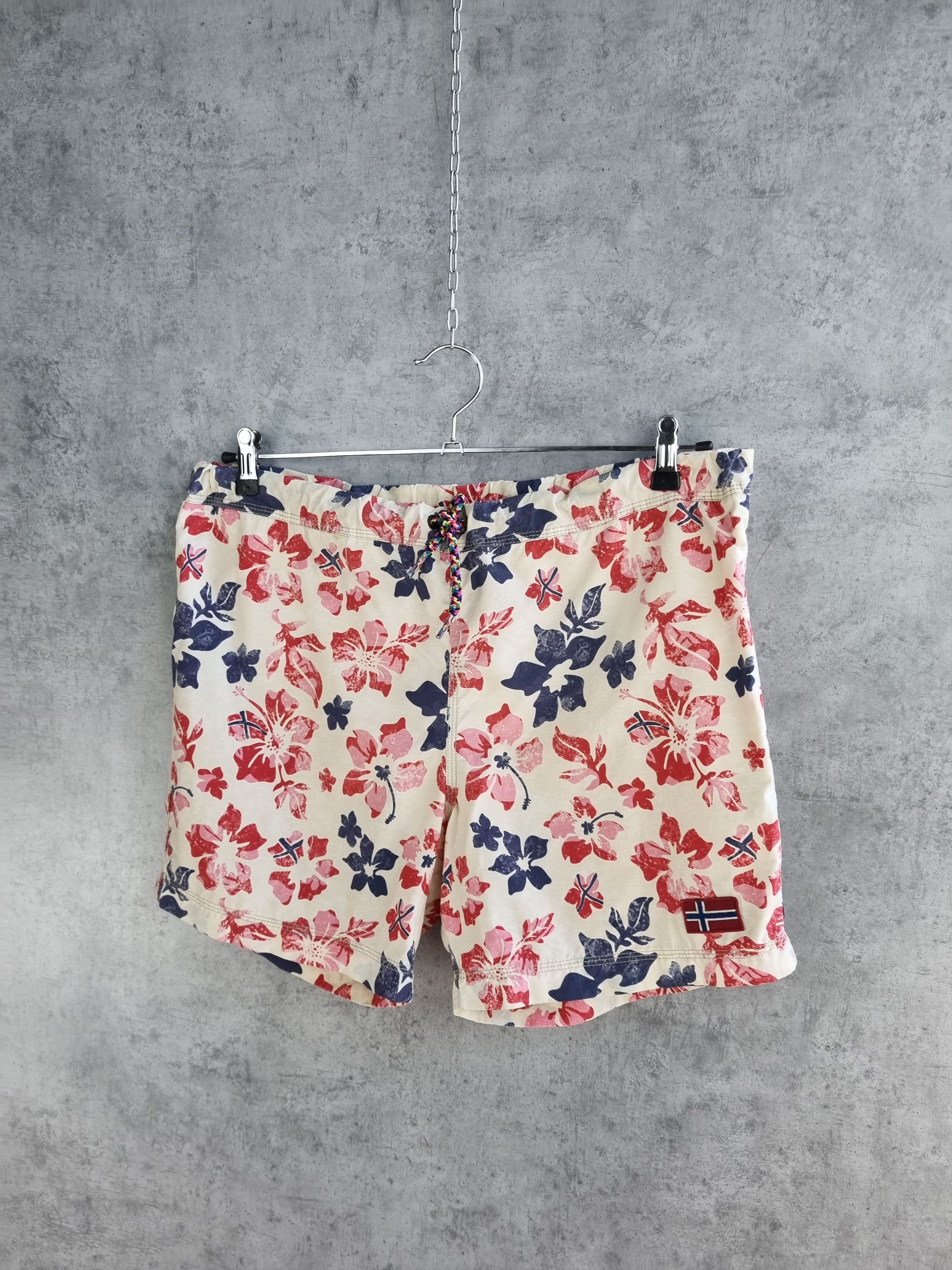 Napapijri Napapijri Hawaiian Floral Rare Print Shorts Size US 32 / EU 48 - 3 Thumbnail
