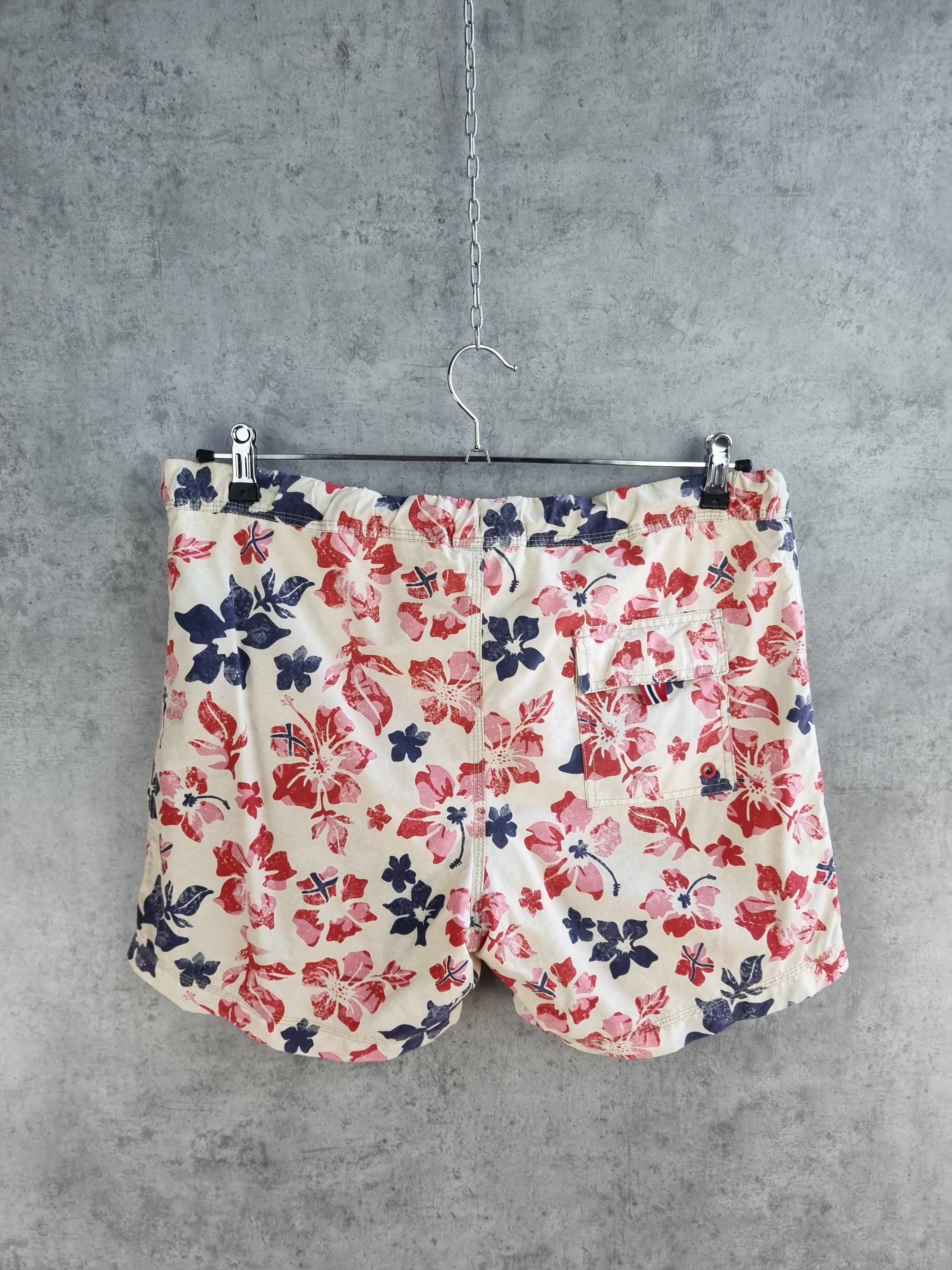 Napapijri Napapijri Hawaiian Floral Rare Print Shorts Size US 32 / EU 48 - 2 Thumbnail