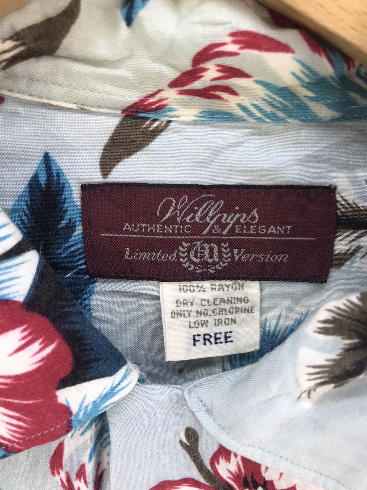 Vintage Vintage Willyrirs Limited Version Rayon Hawaiian Shirt Size US L / EU 52-54 / 3 - 5 Thumbnail