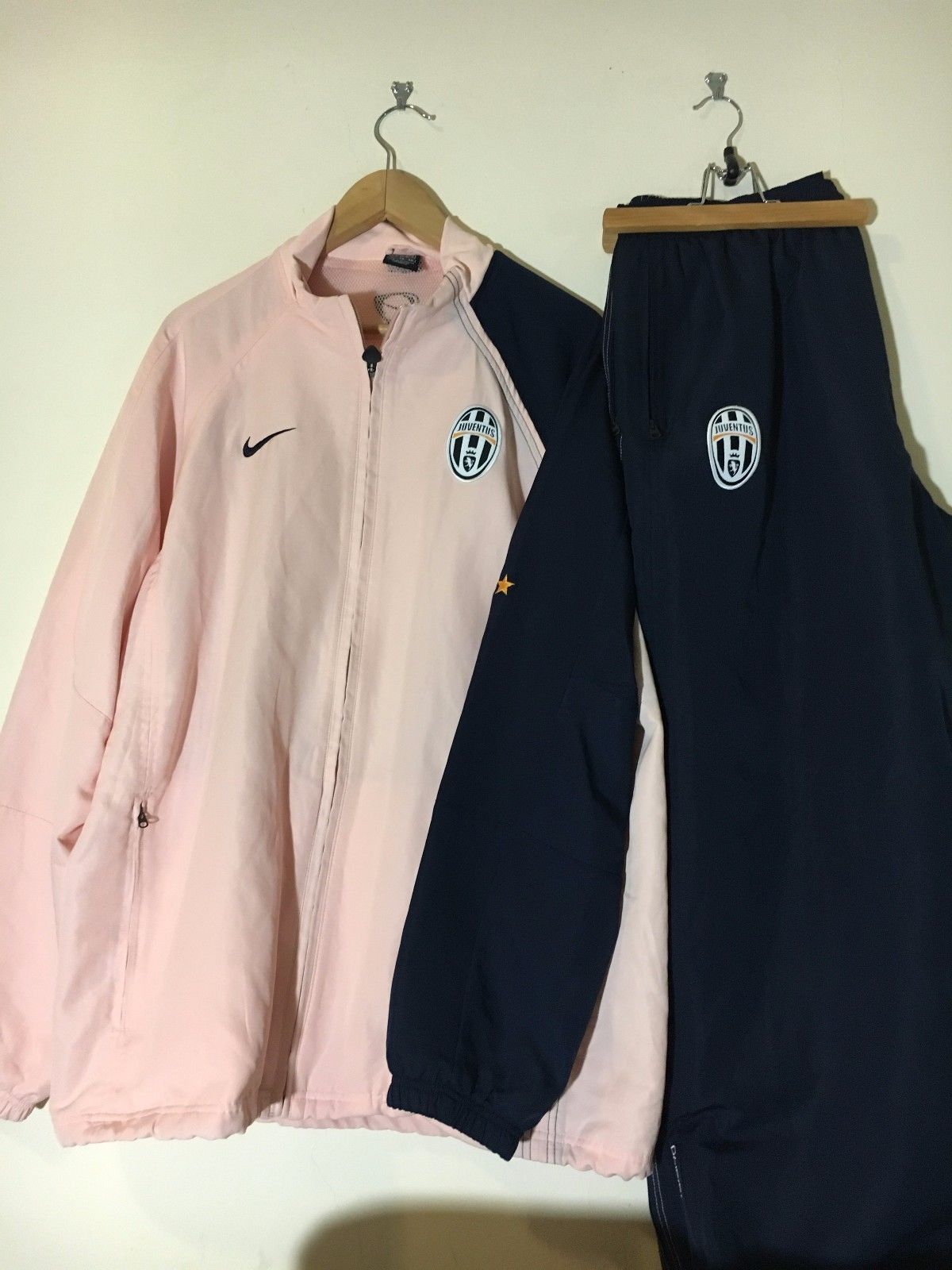 Nike Juventus ジャージ 上 ネイビー×ピンク Nike Nike Juventus soccer tracksuit Blue/Pink | Grailed