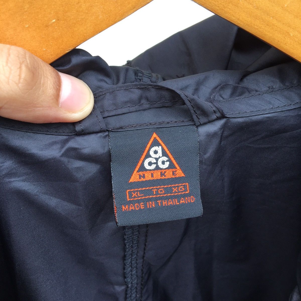 Nike Vintage NIKE ACG TWO TONE TRIANGLE LOGO Windbreaker Jacket Size US XL / EU 56 / 4 - 16 Thumbnail
