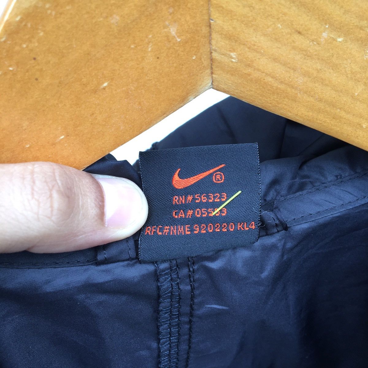 Nike Vintage NIKE ACG TWO TONE TRIANGLE LOGO Windbreaker Jacket Size US XL / EU 56 / 4 - 17 Thumbnail