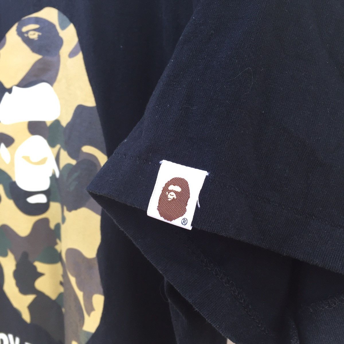 Bape A BATHING APE BIG HEAD CAMOUFLAGE T-shirts Size US M / EU 48-50 / 2 - 7 Thumbnail