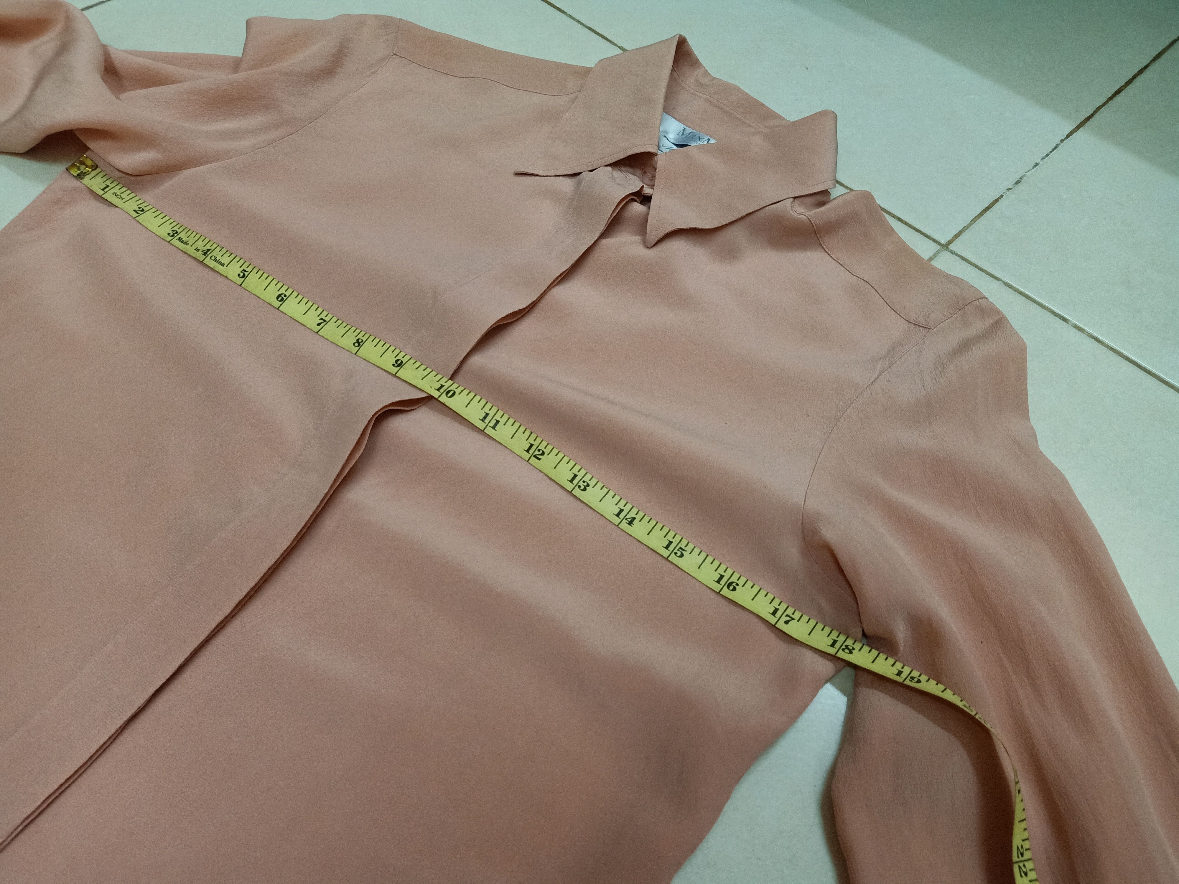Max Mara MAX MARA Italy Silk Beige Peach Full Button Up Shirt Size XS / US 0-2 / IT 36-38 - 14 Thumbnail