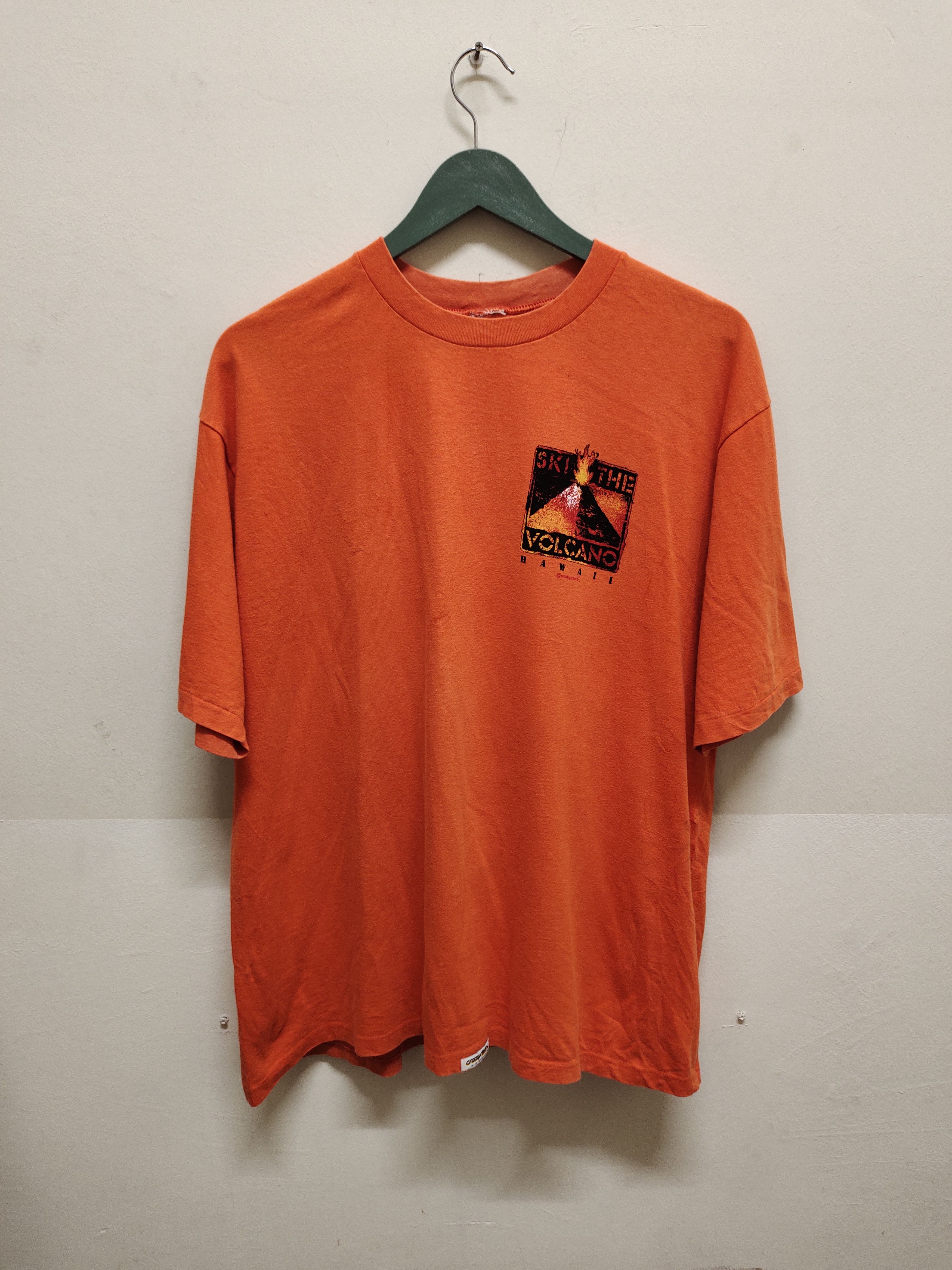 Vintage Vintage 90s Crazy Shirt Ski The Volcano Hawaii T-Shirt Size US L / EU 52-54 / 3 - 7 Thumbnail