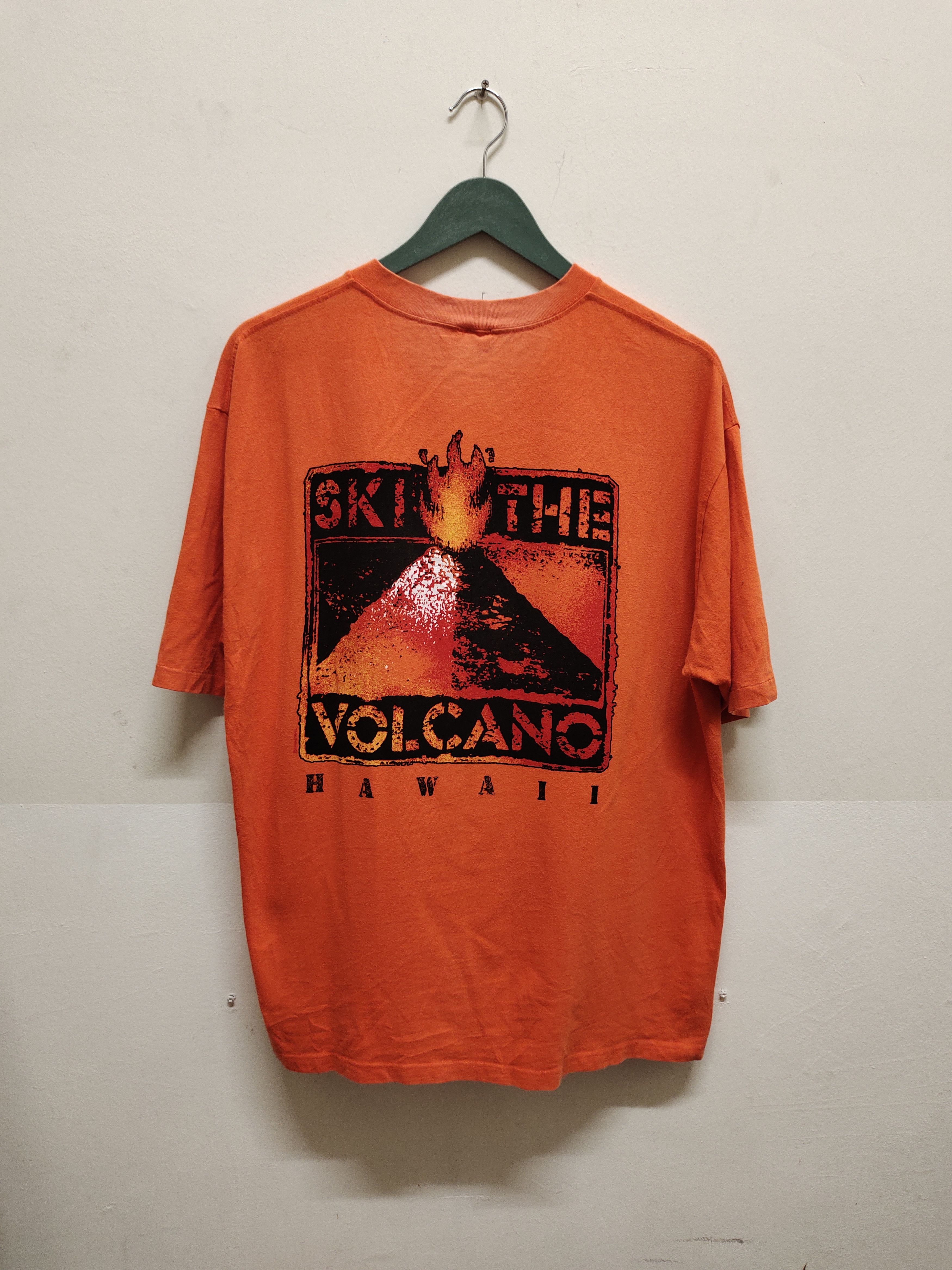 Vintage Vintage 90s Crazy Shirt Ski The Volcano Hawaii T-Shirt Size US L / EU 52-54 / 3 - 2 Thumbnail