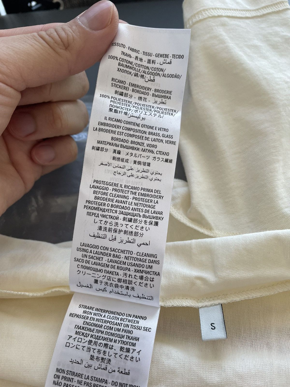 Gucci Extremely Rare Super Runway Gucci Logo Tee Size US L / EU 52-54 / 3 - 19 Thumbnail