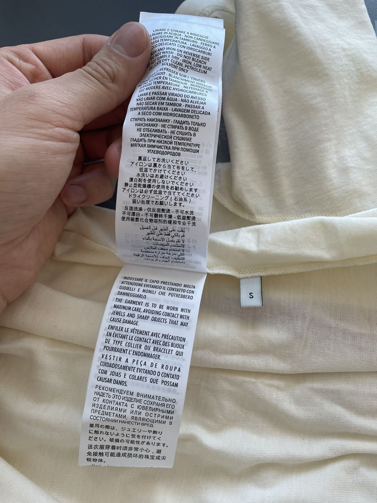 Gucci Extremely Rare Super Runway Gucci Logo Tee Size US L / EU 52-54 / 3 - 21 Thumbnail