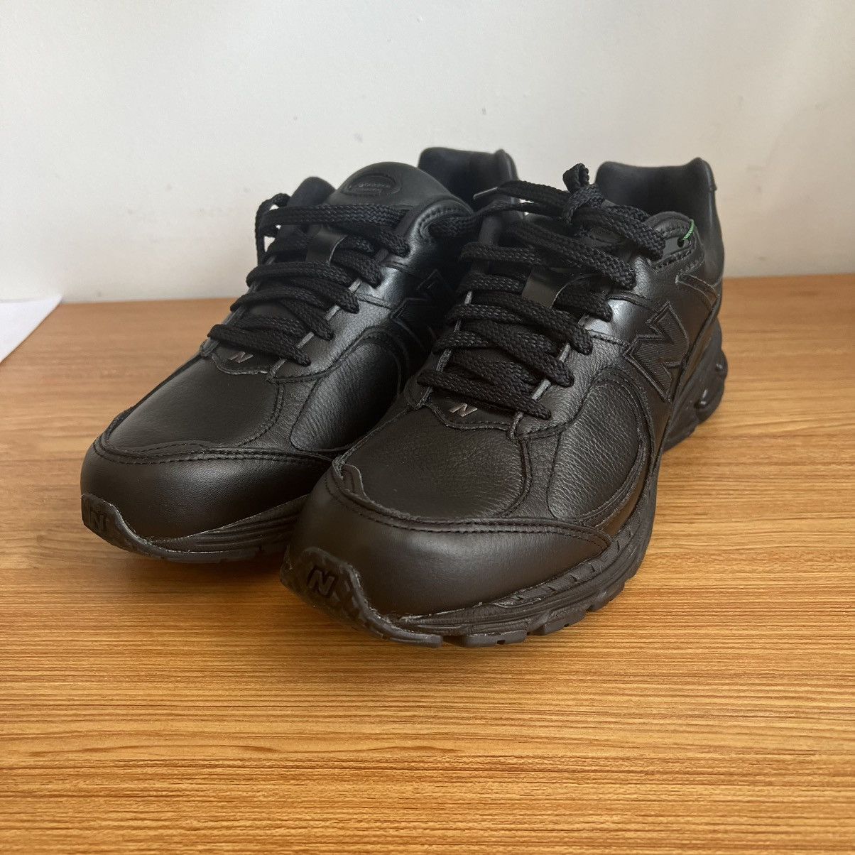 New Balance New Balance 2002r Black Leather Size US 10.5 / EU 43-44 - 3 Thumbnail