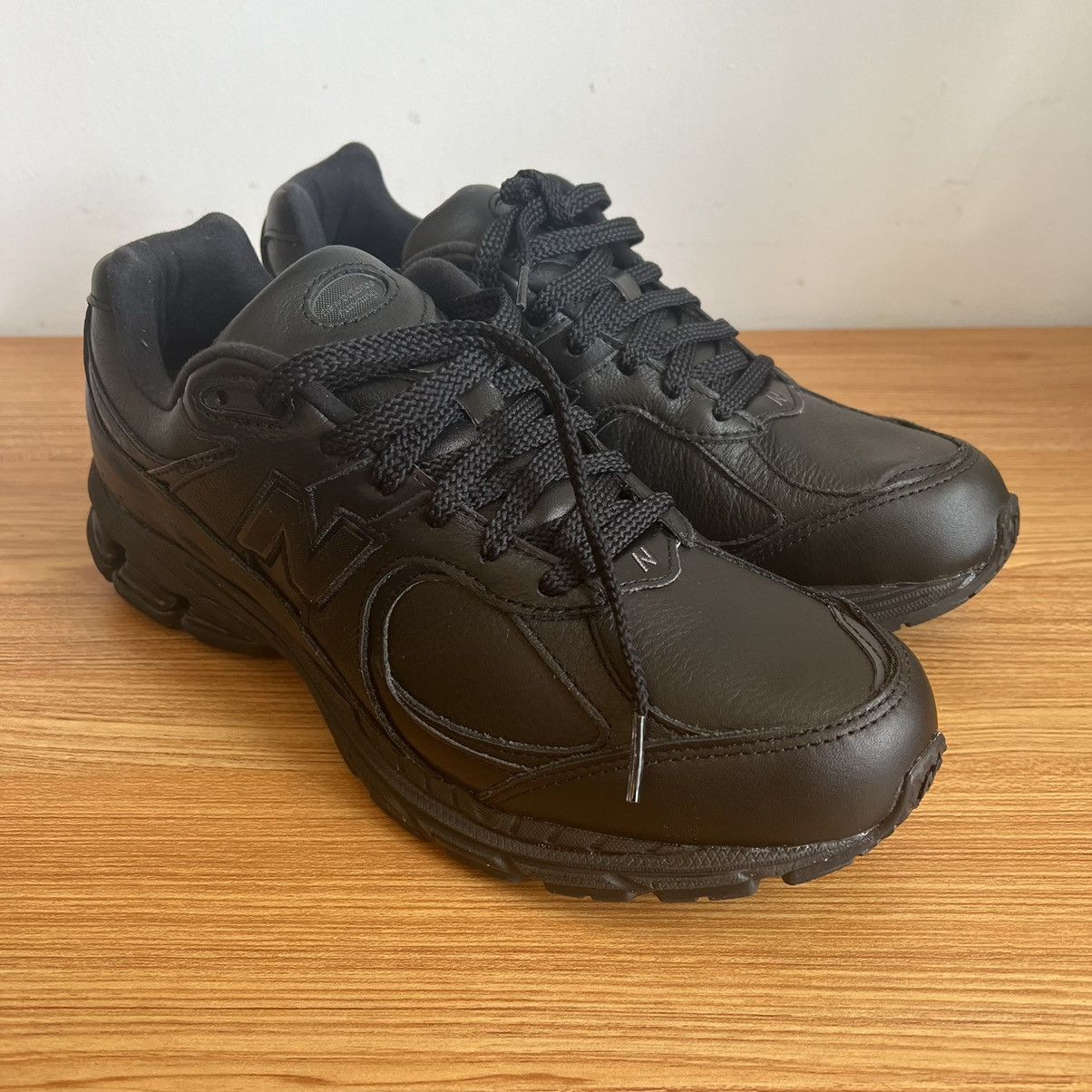 New Balance New Balance 2002r Black Leather Size US 10.5 / EU 43-44 - 2 Thumbnail