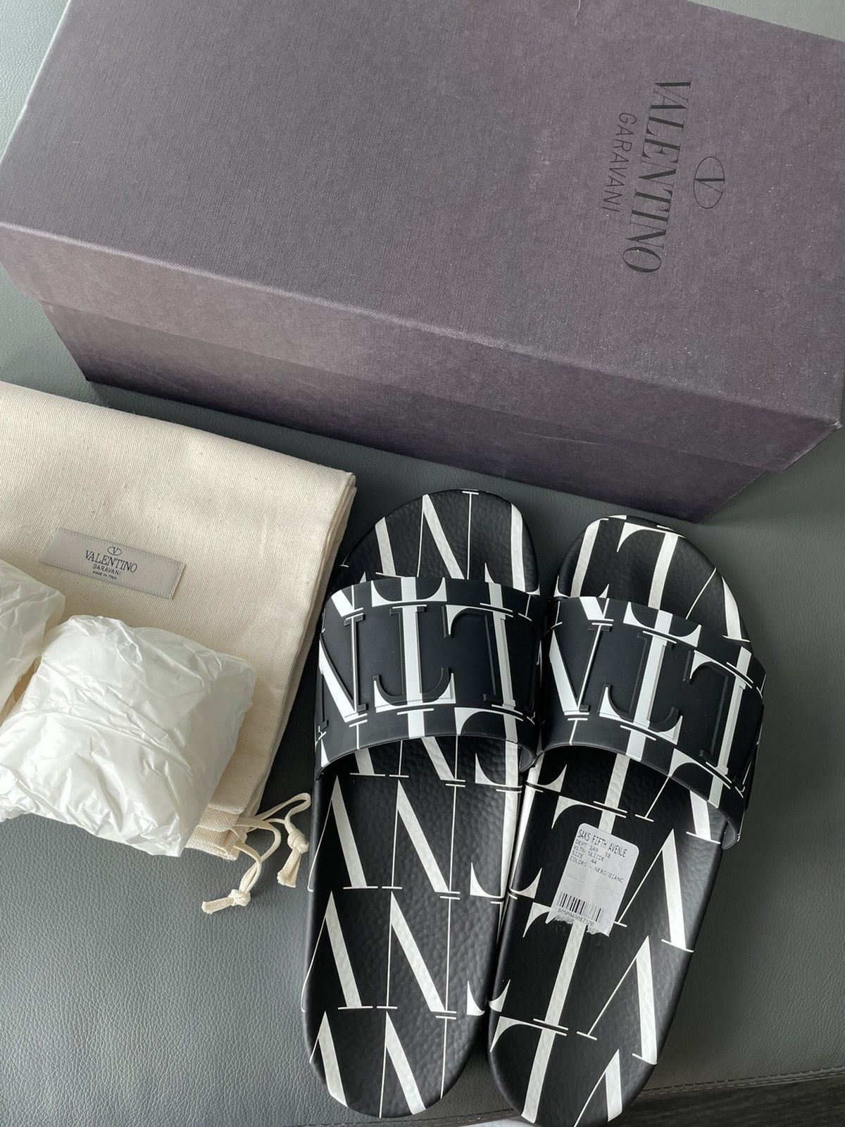 Valentino Rare Limited Edition Brand New VLTN Logo Slipper Slides Size US 10.5 / EU 43-44 - 15 Thumbnail