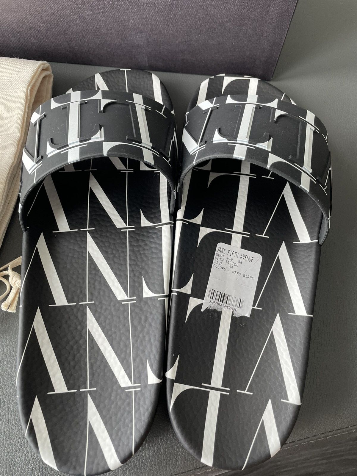 Valentino Rare Limited Edition Brand New VLTN Logo Slipper Slides Size US 10.5 / EU 43-44 - 16 Thumbnail