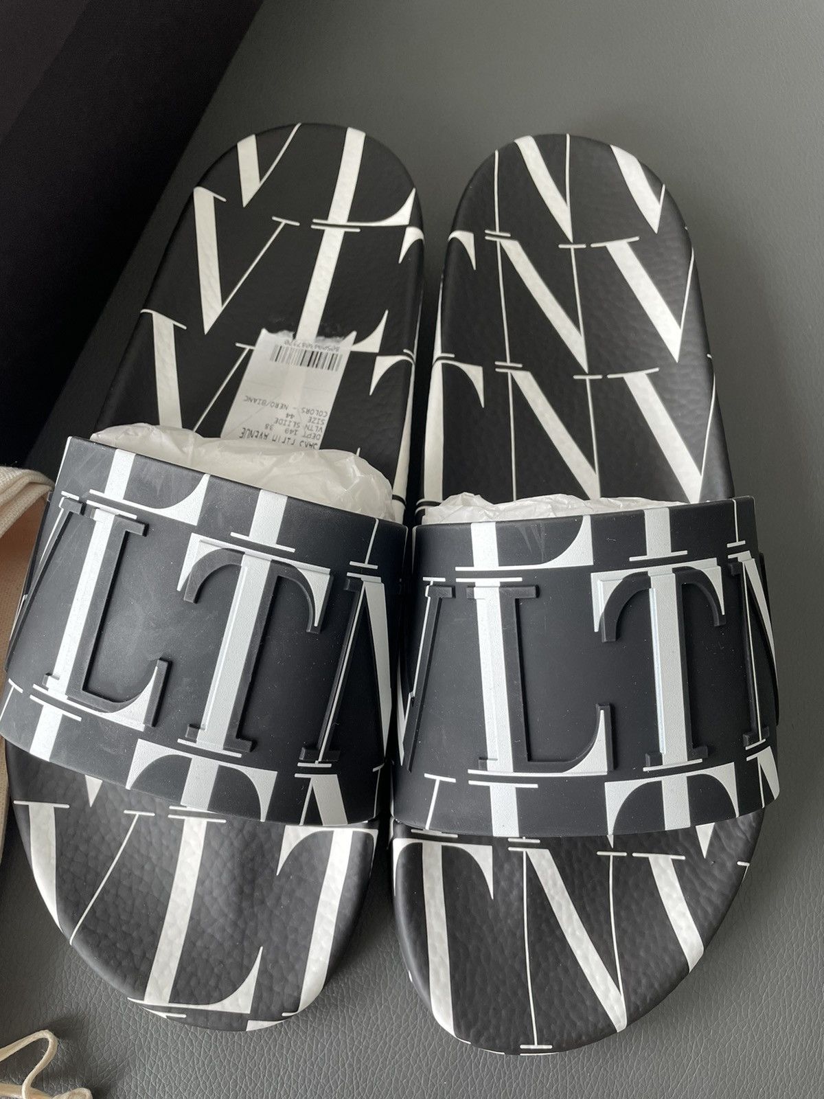Valentino Rare Limited Edition Brand New VLTN Logo Slipper Slides Size US 10.5 / EU 43-44 - 12 Thumbnail