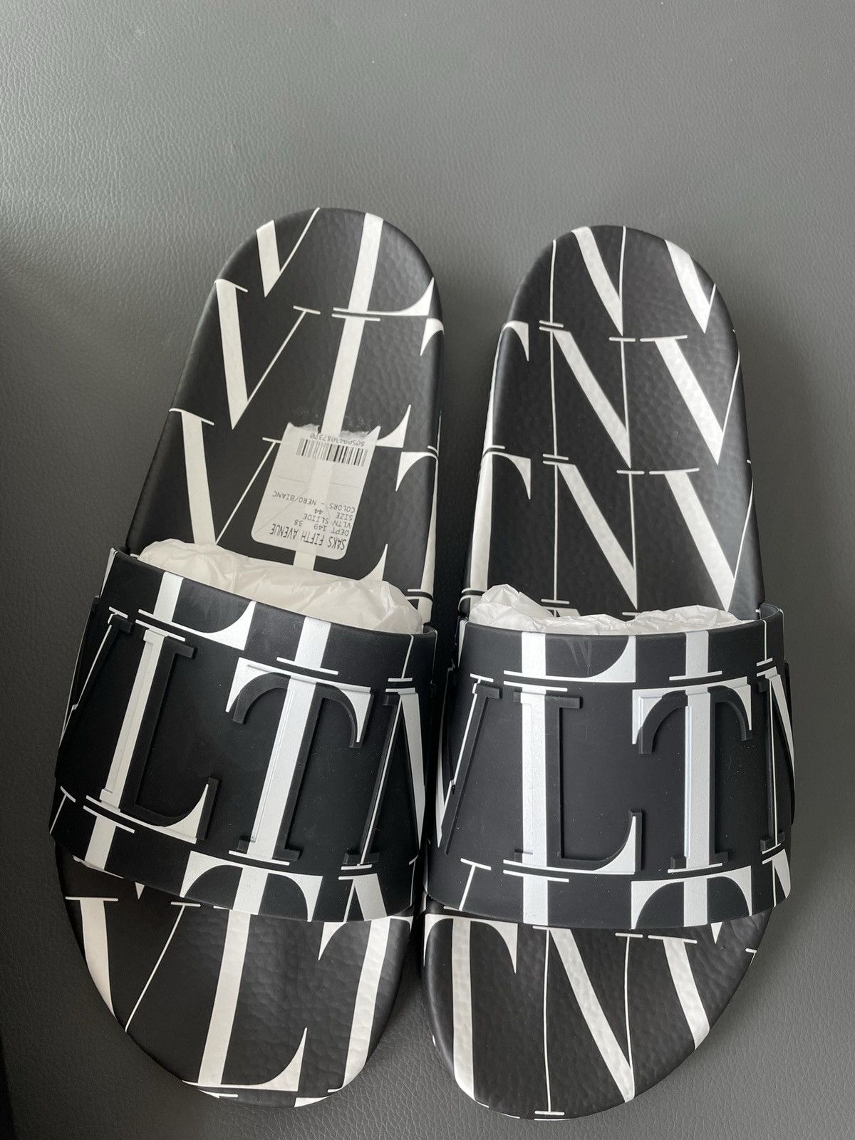 Valentino Rare Limited Edition Brand New VLTN Logo Slipper Slides Size US 10.5 / EU 43-44 - 9 Thumbnail