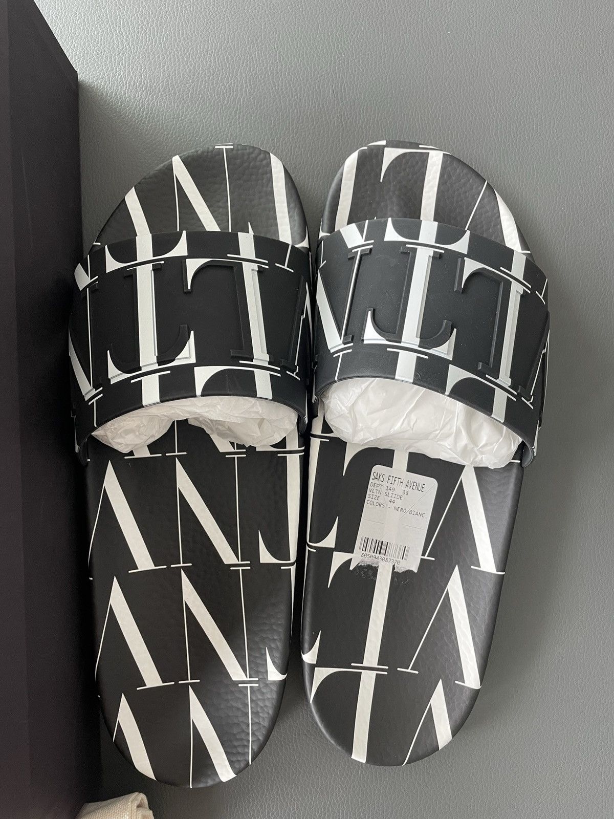 Valentino Rare Limited Edition Brand New VLTN Logo Slipper Slides Size US 10.5 / EU 43-44 - 8 Thumbnail