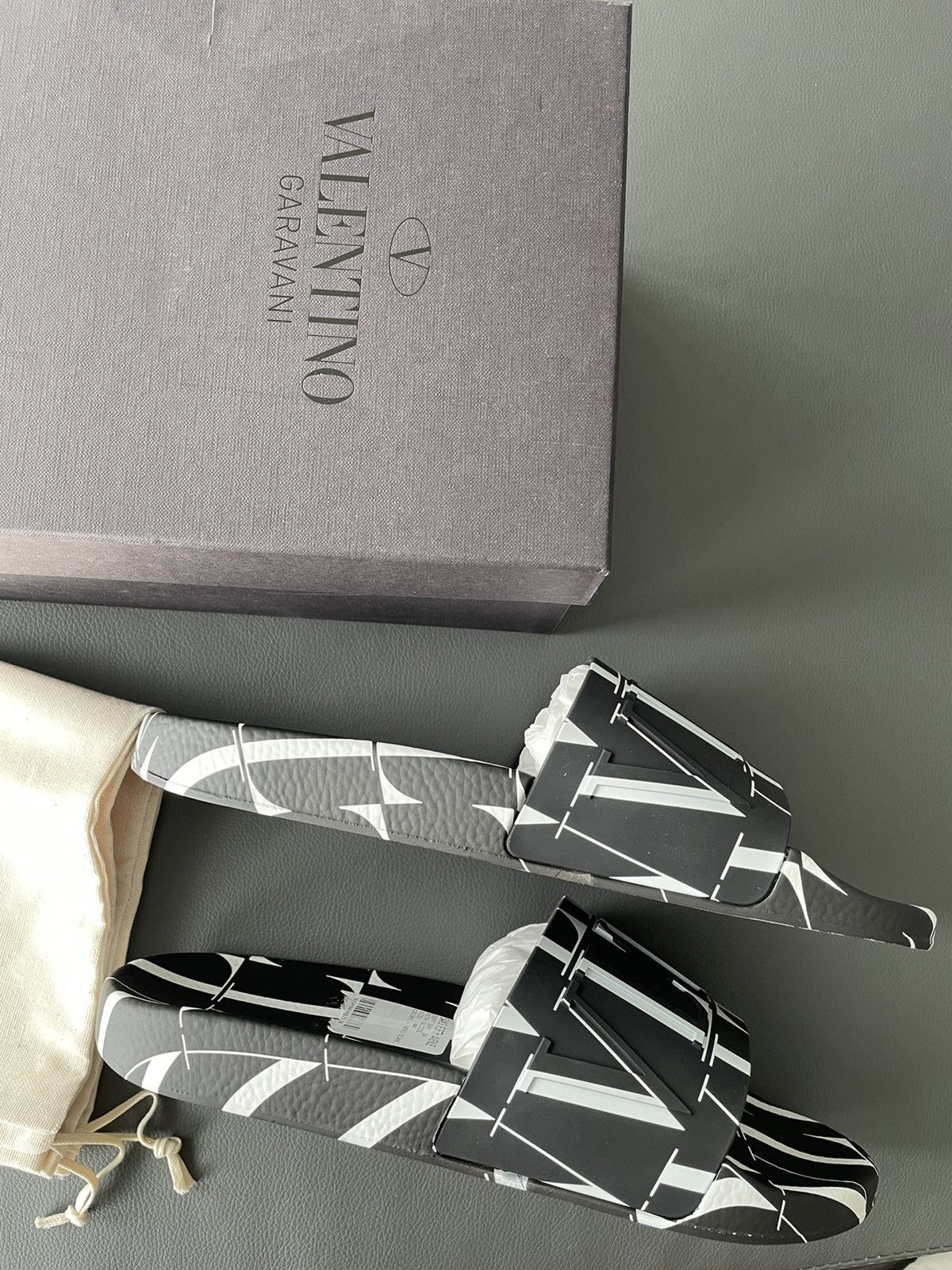 Valentino Rare Limited Edition Brand New VLTN Logo Slipper Slides Size US 10.5 / EU 43-44 - 10 Thumbnail