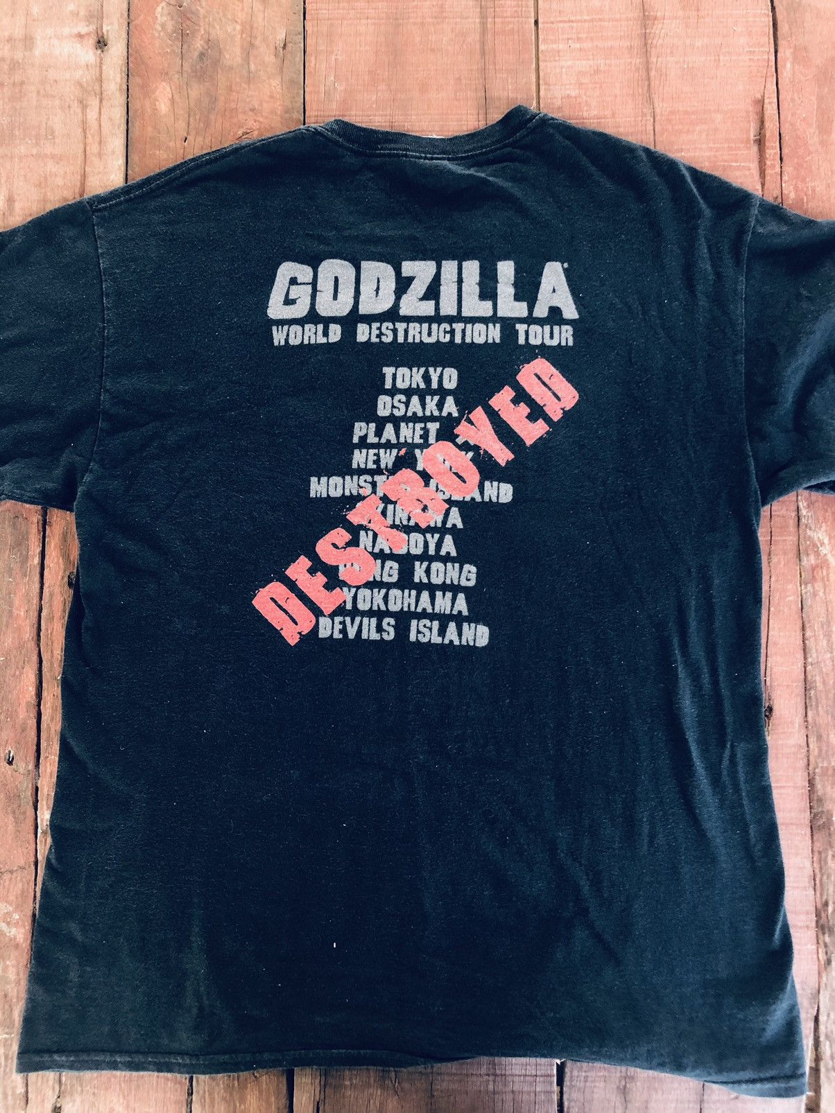 Vintage 🔥Vintage Godzilla World Destruction Tour 2014 Size US L / EU 52-54 / 3 - 3 Thumbnail