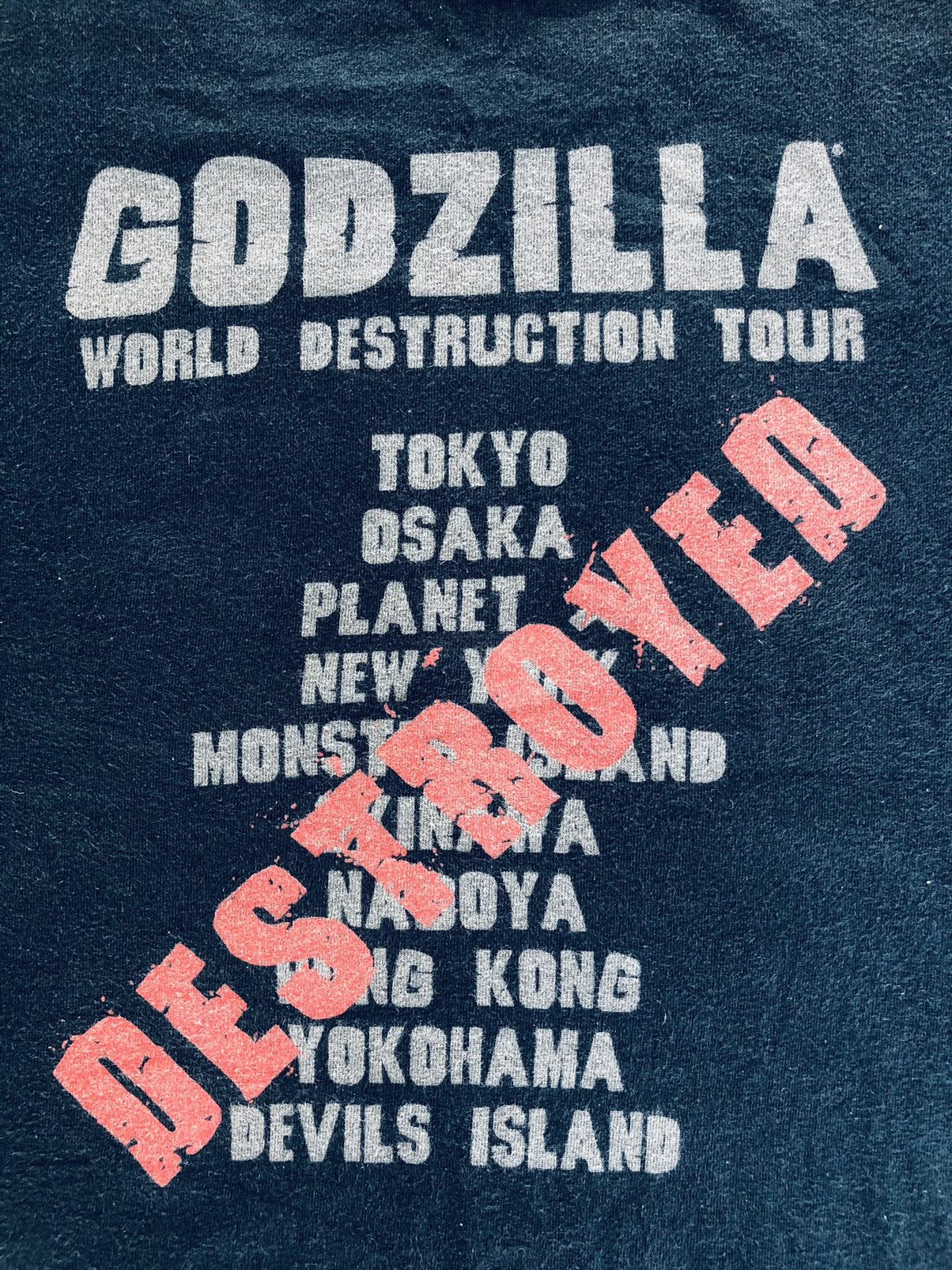 Vintage 🔥Vintage Godzilla World Destruction Tour 2014 Size US L / EU 52-54 / 3 - 4 Thumbnail