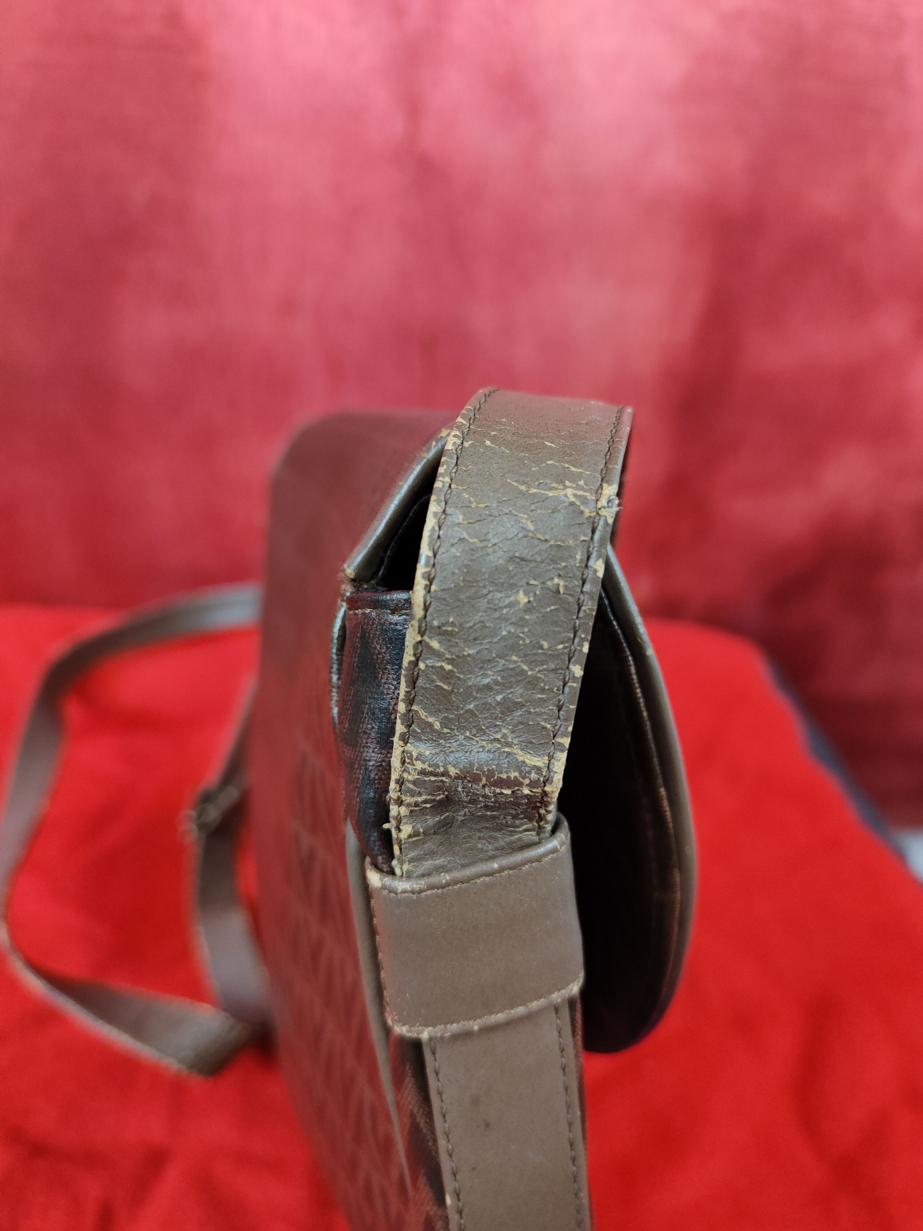 Mario Valentino Mario Valentino vintage monogram Sling Bag #SB016 Size ONE SIZE - 14 Thumbnail