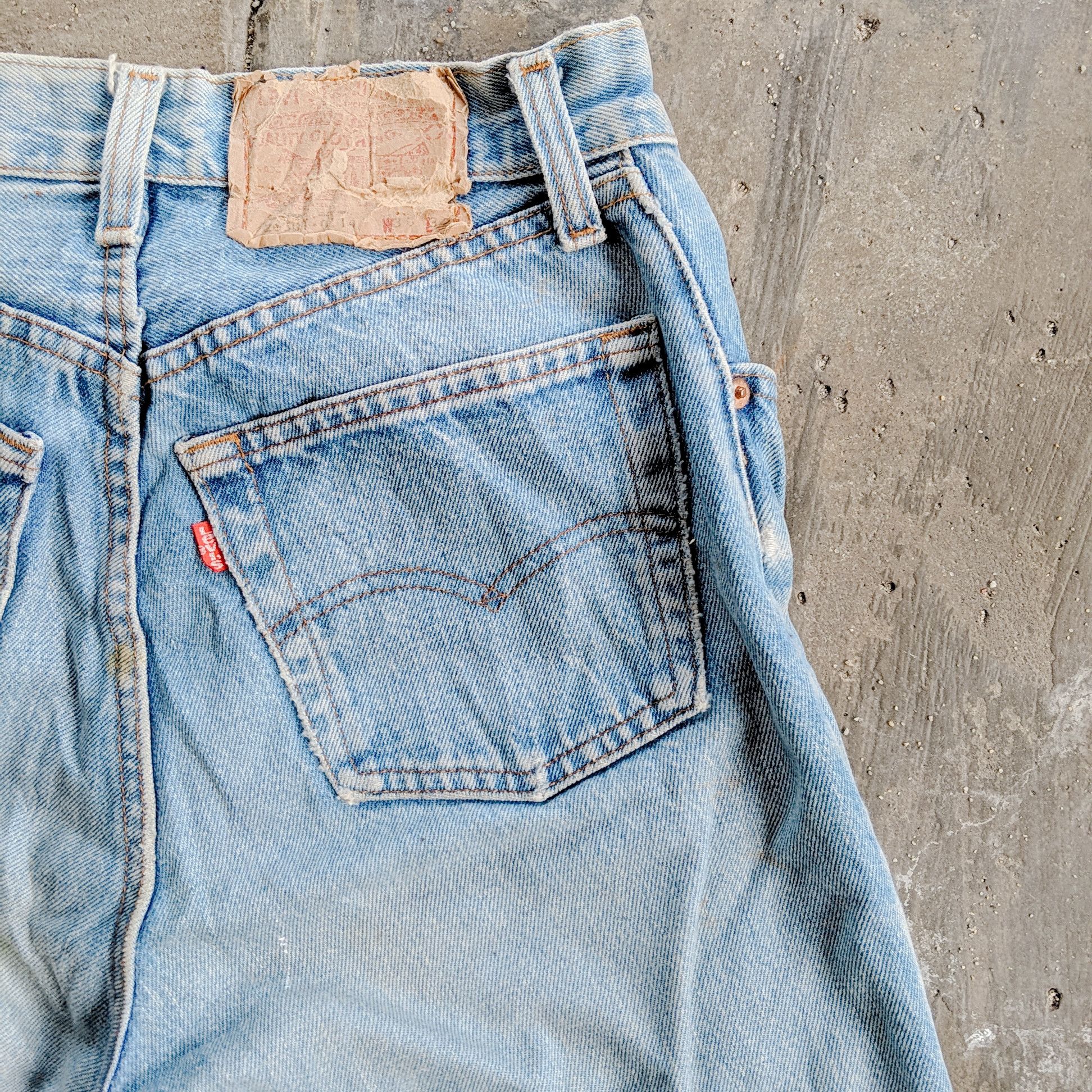 Jean × Levi's × Vintage Vintage Levis Faded Distressed Denim Jean Pants W26 Size US 26 / EU 42 - 4 Thumbnail