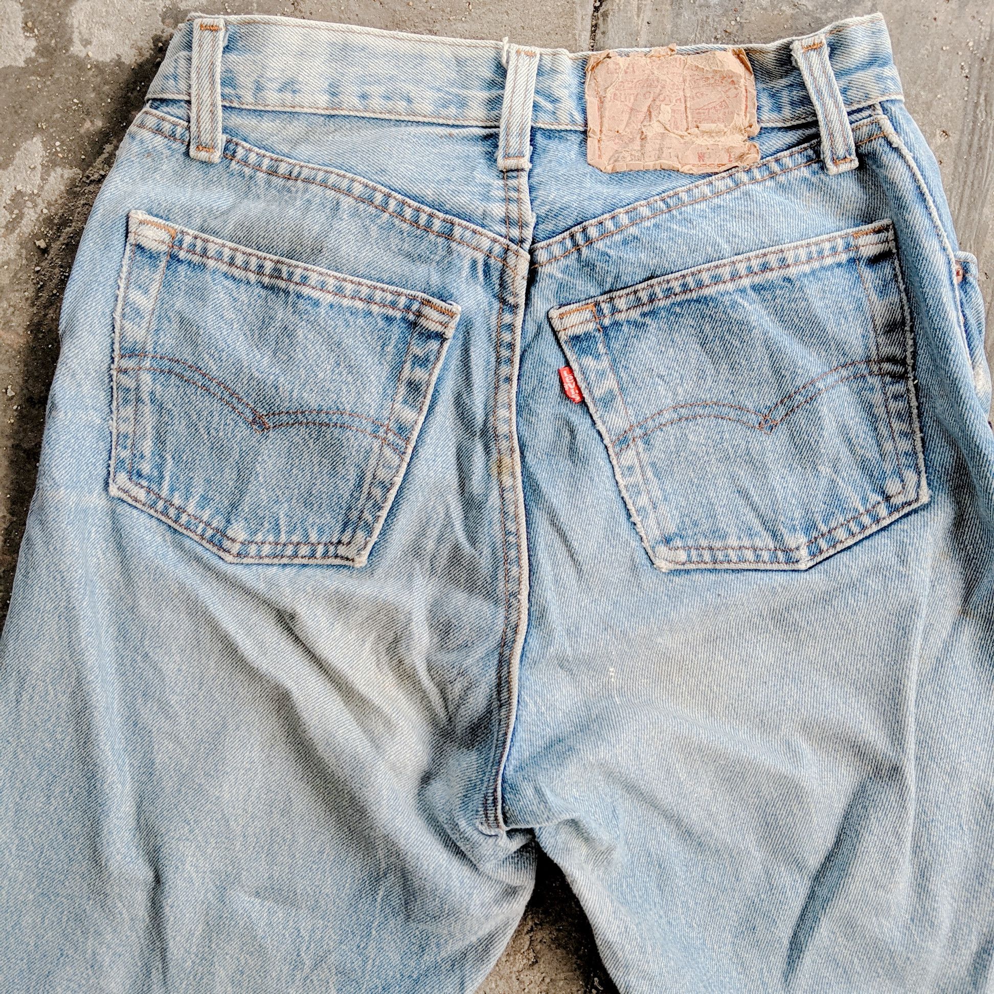 Jean × Levi's × Vintage Vintage Levis Faded Distressed Denim Jean Pants W26 Size US 26 / EU 42 - 6 Thumbnail