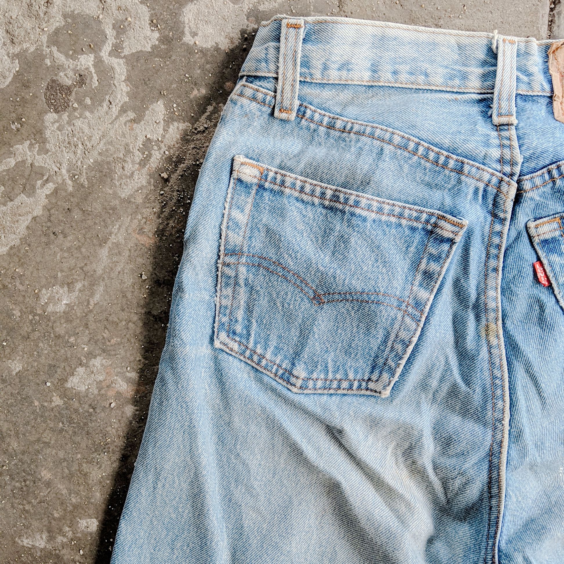 Jean × Levi's × Vintage Vintage Levis Faded Distressed Denim Jean Pants W26 Size US 26 / EU 42 - 5 Thumbnail