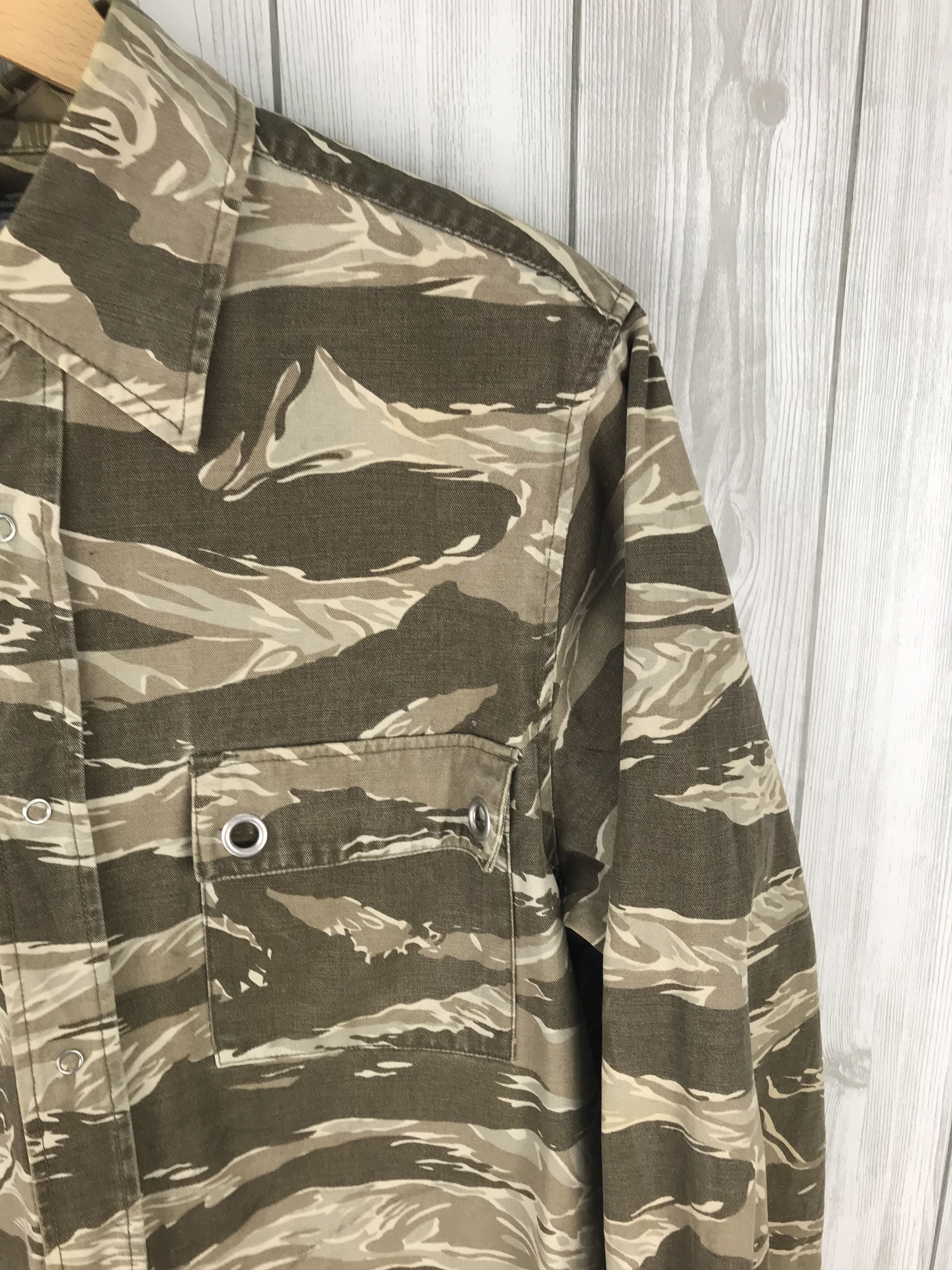Japanese Brand Japanese Brand Military Camoufledged Snap button Shirt Size US M / EU 48-50 / 2 - 4 Thumbnail