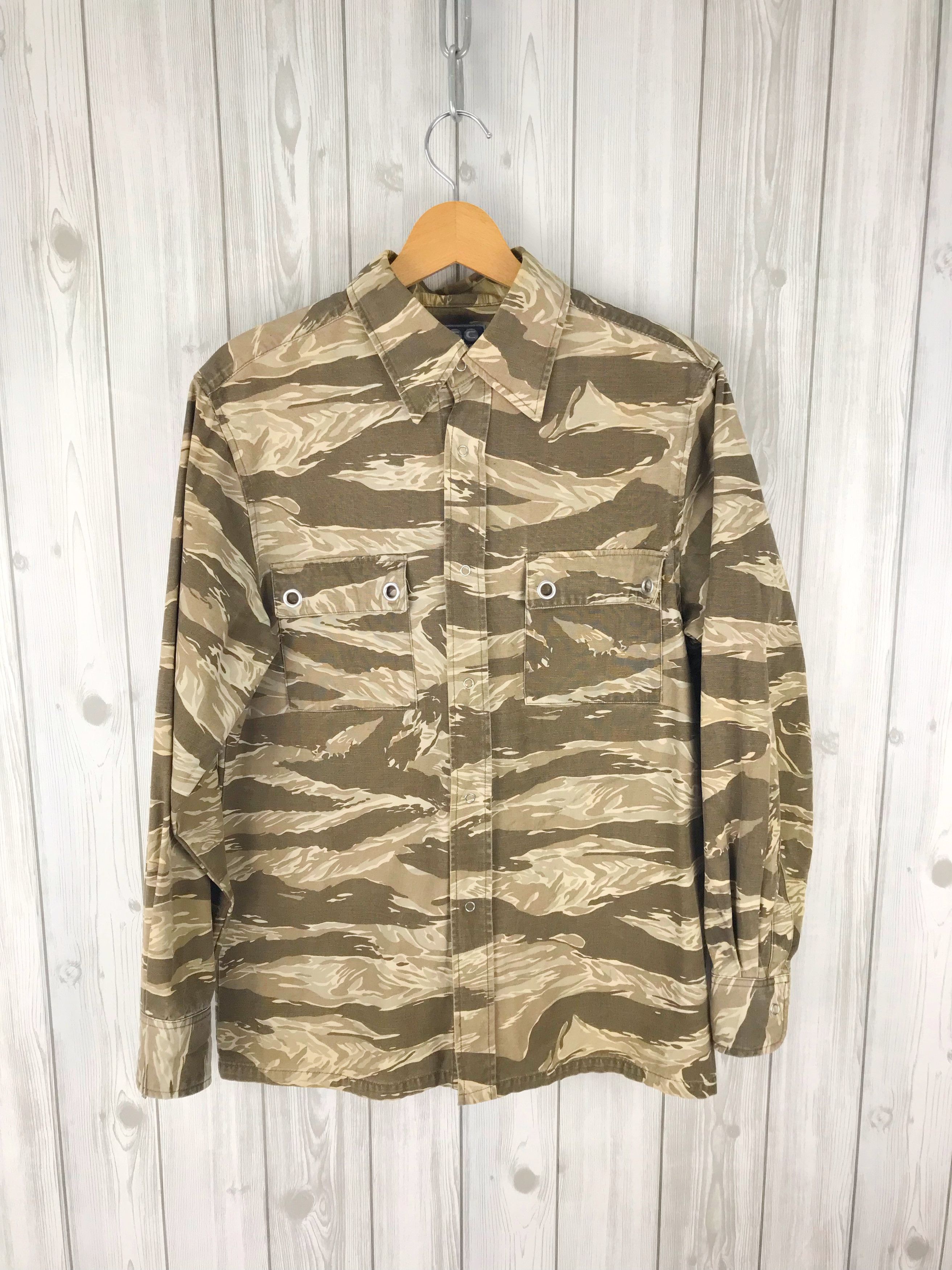 Japanese Brand Japanese Brand Military Camoufledged Snap button Shirt Size US M / EU 48-50 / 2 - 1 Thumbnail