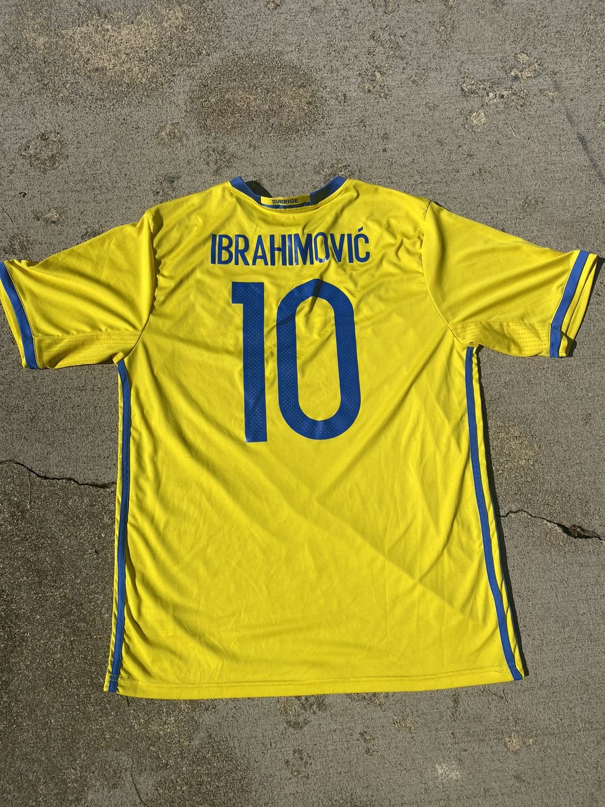 Sweden Home Kit Zlatan Ibrahimovic Jersey