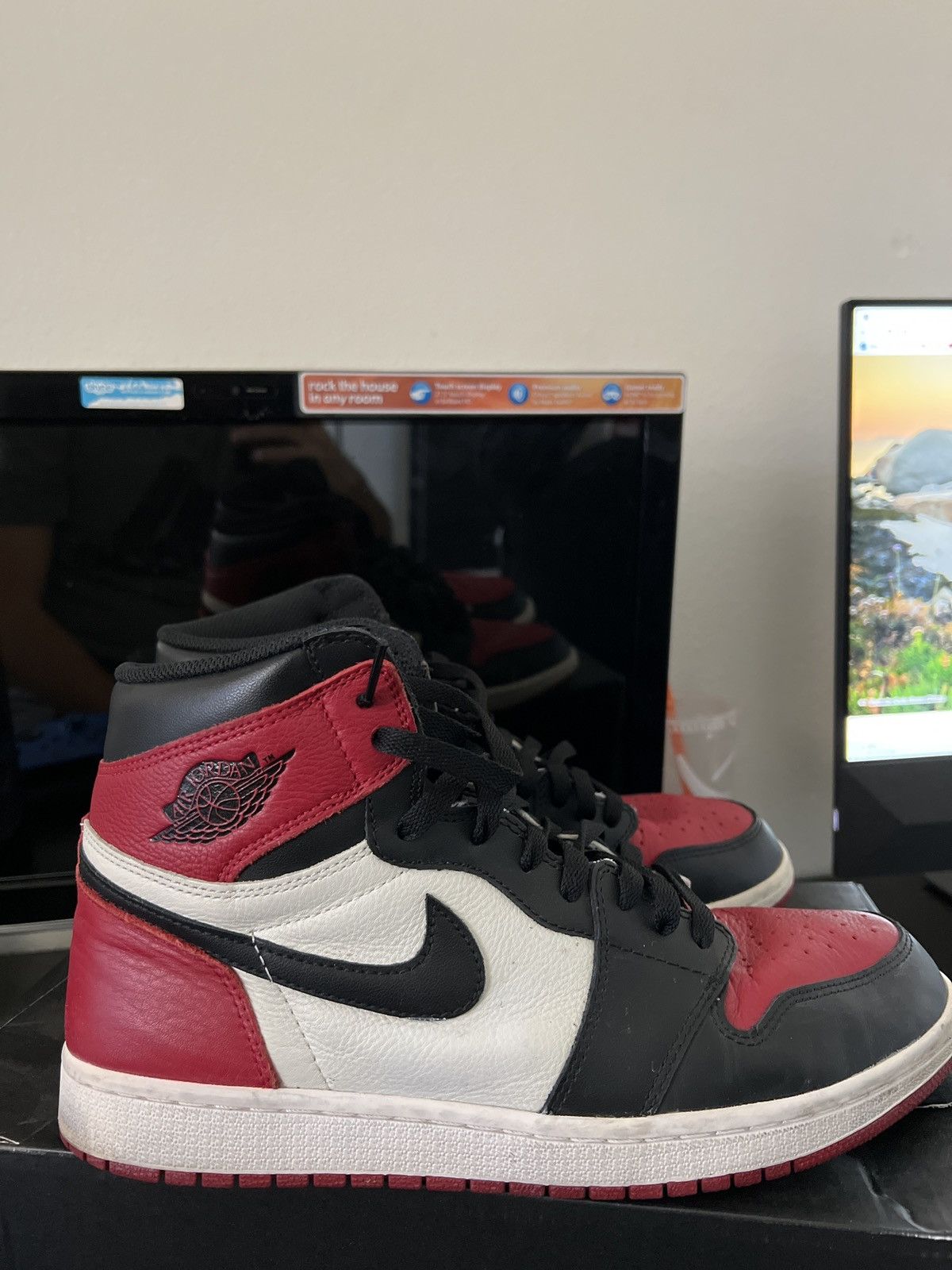 Jordan Brand 2018 Air Jordan 1 Bred Toe Size US 11.5 / EU 44-45 - 12 Thumbnail