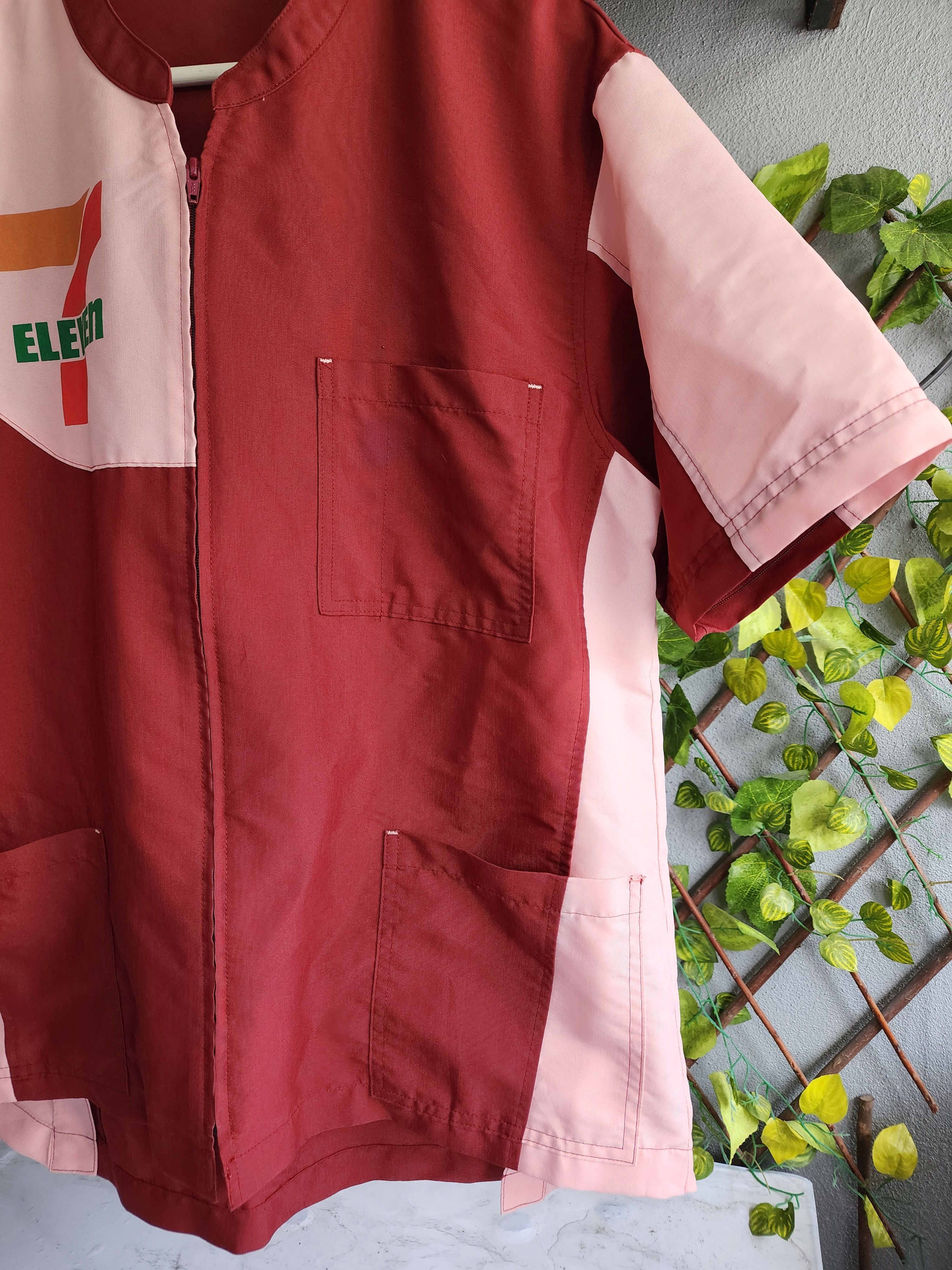 Japanese Brand Vintage 7 Eleven Graphic Logo Short Sleeve Size US L / EU 52-54 / 3 - 4 Thumbnail