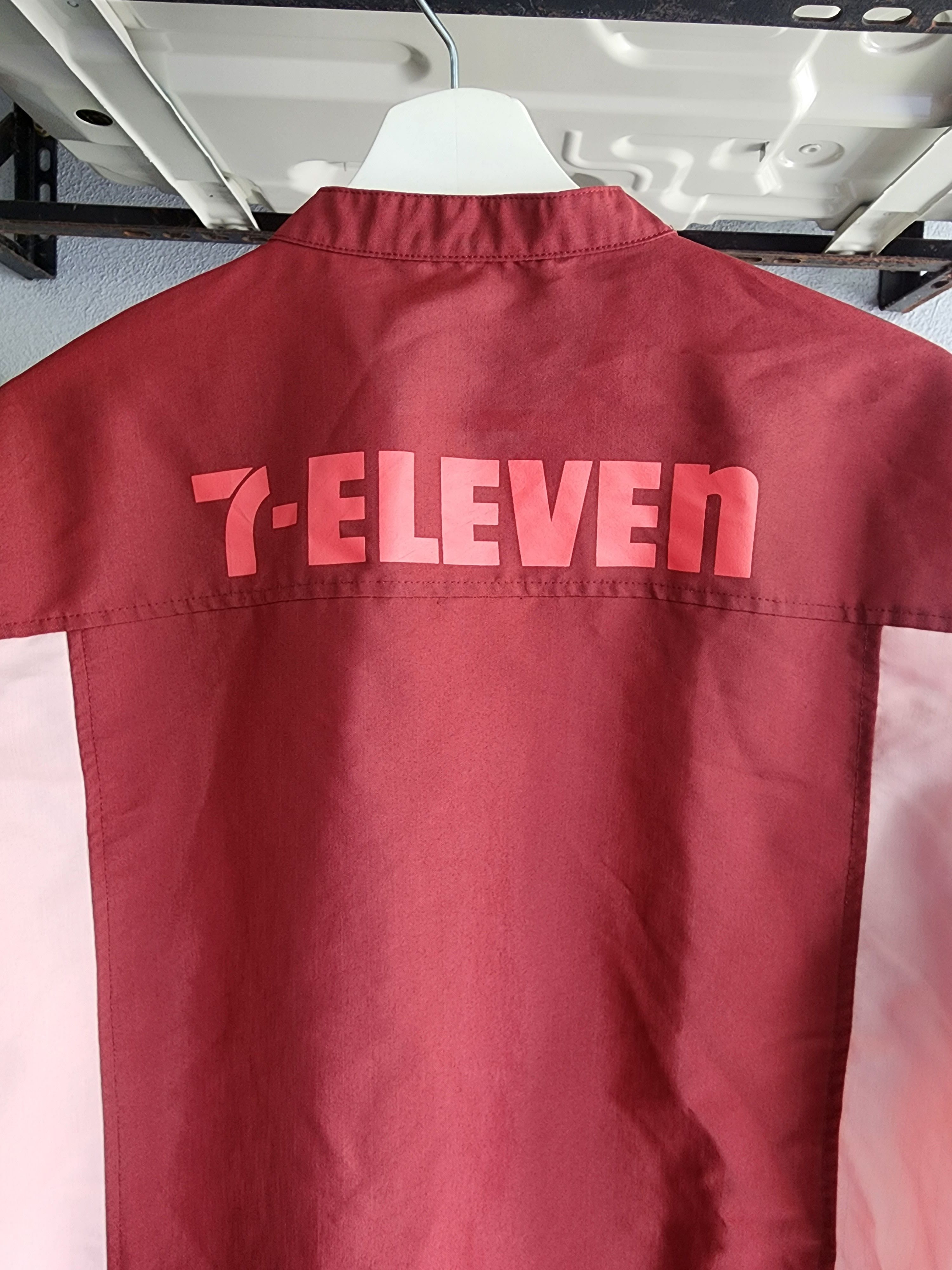 Japanese Brand Vintage 7 Eleven Graphic Logo Short Sleeve Size US L / EU 52-54 / 3 - 8 Thumbnail
