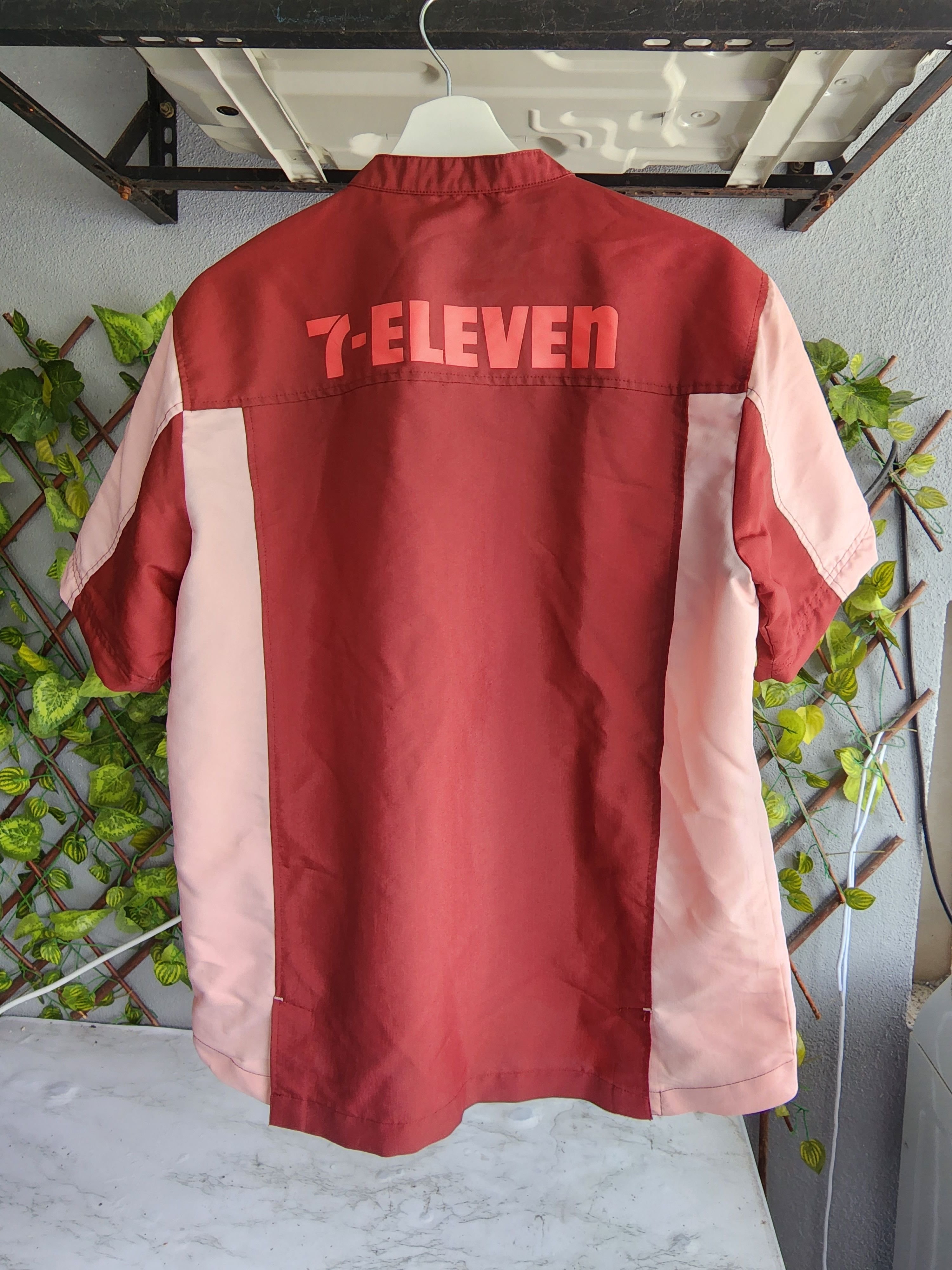 Japanese Brand Vintage 7 Eleven Graphic Logo Short Sleeve Size US L / EU 52-54 / 3 - 9 Thumbnail
