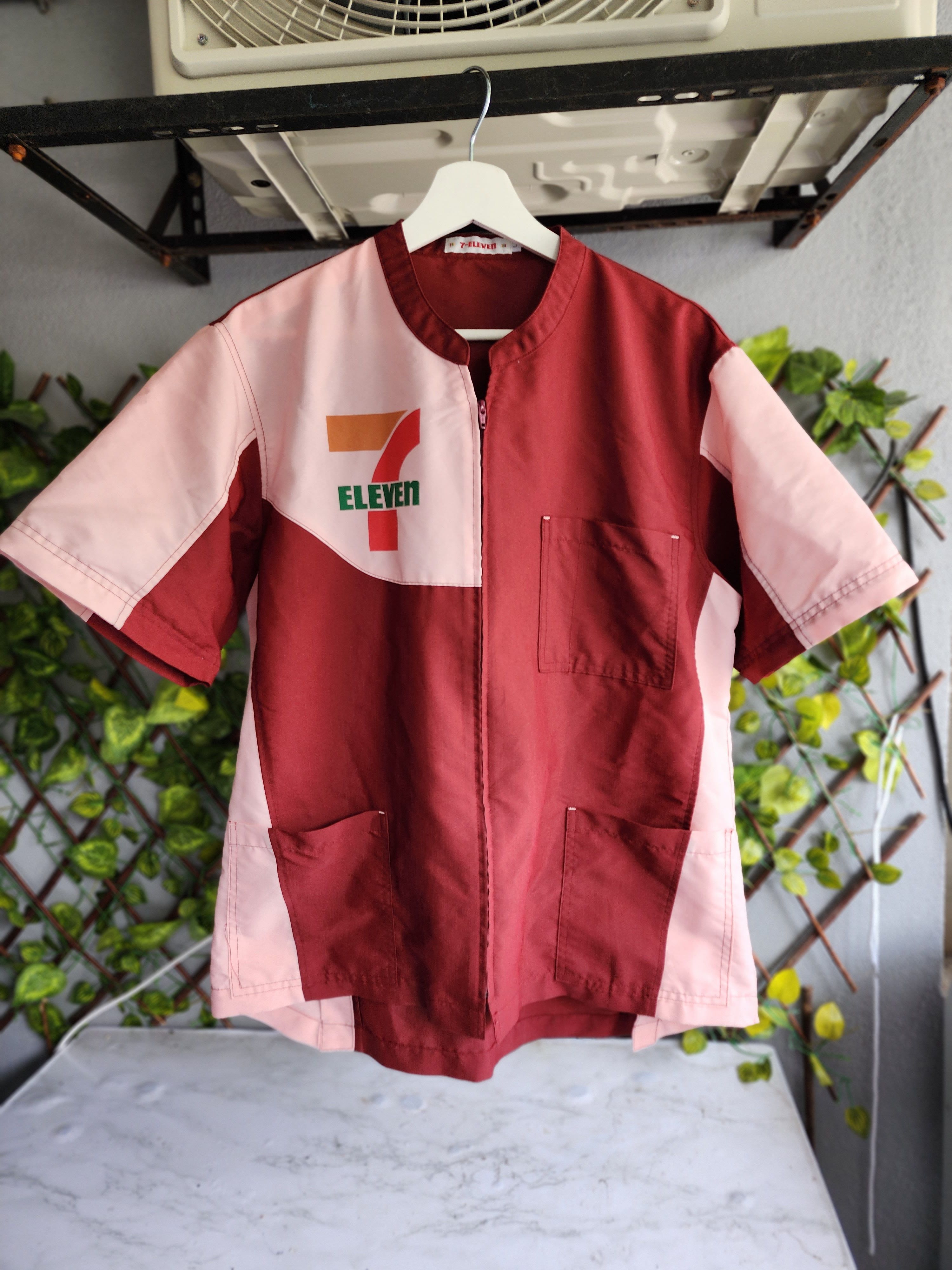 Japanese Brand Vintage 7 Eleven Graphic Logo Short Sleeve Size US L / EU 52-54 / 3 - 7 Thumbnail