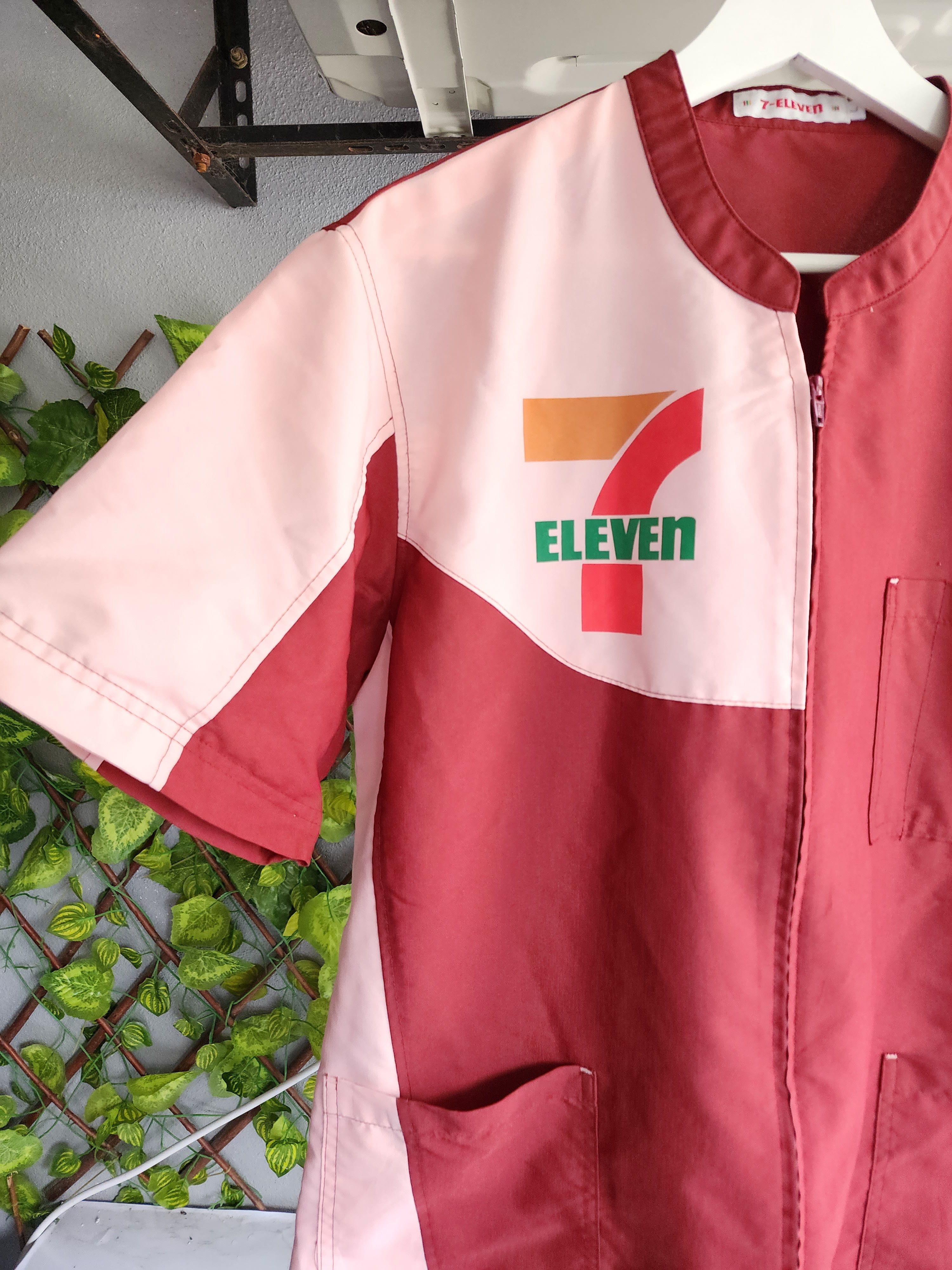 Japanese Brand Vintage 7 Eleven Graphic Logo Short Sleeve Size US L / EU 52-54 / 3 - 5 Thumbnail