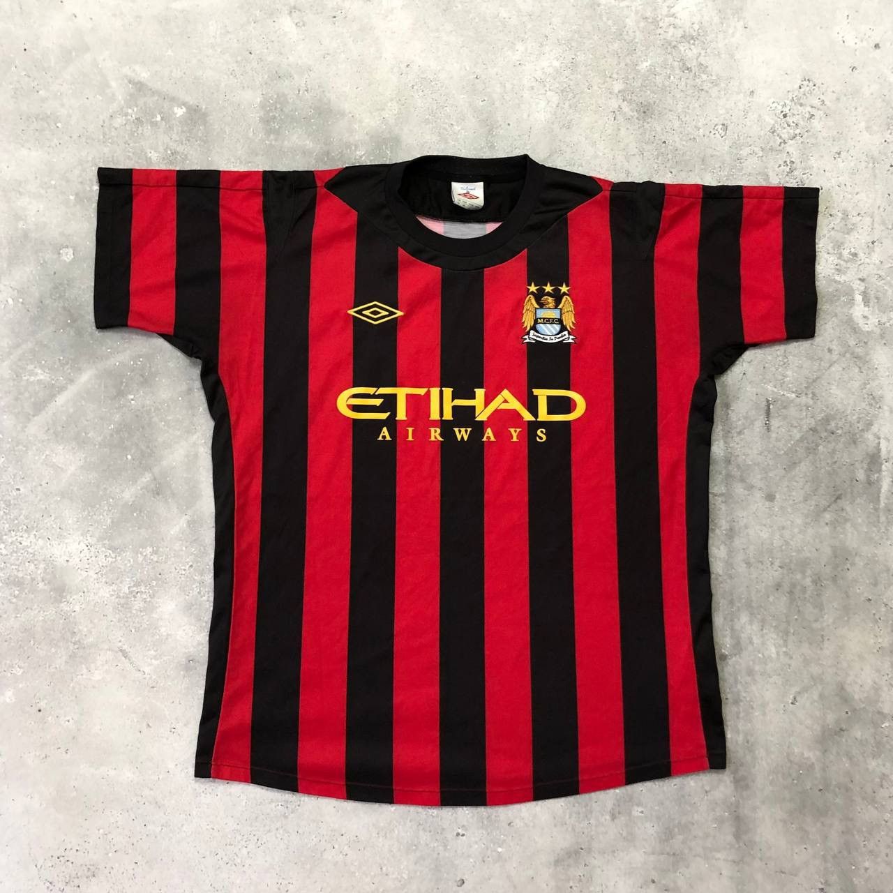 Chemise homme Umbro Manchester Ciry Pride & Hope neuf avec