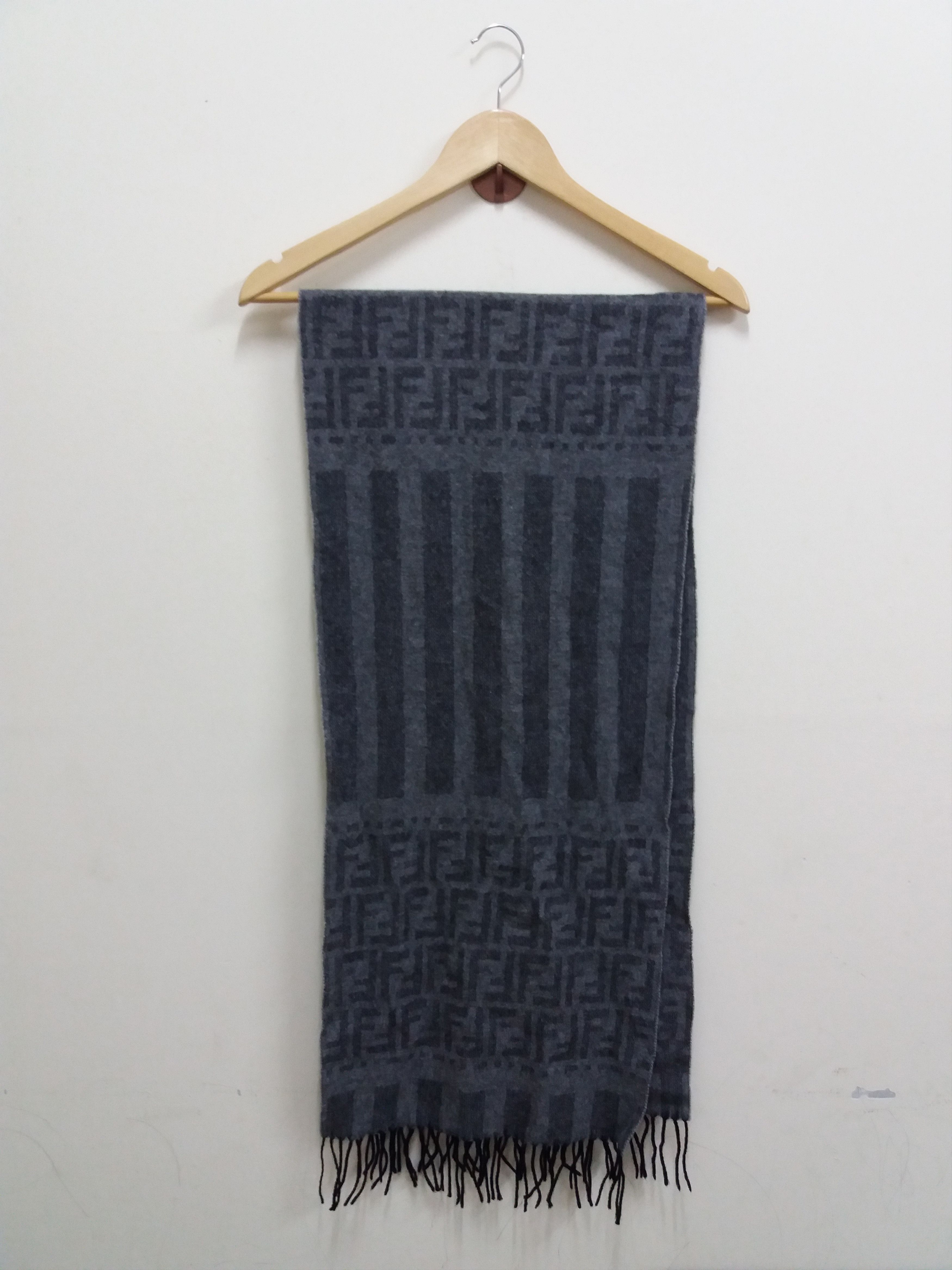 Fendi Fendi wool winter muffler/scarves made in italy Size ONE SIZE - 1 Thumbnail