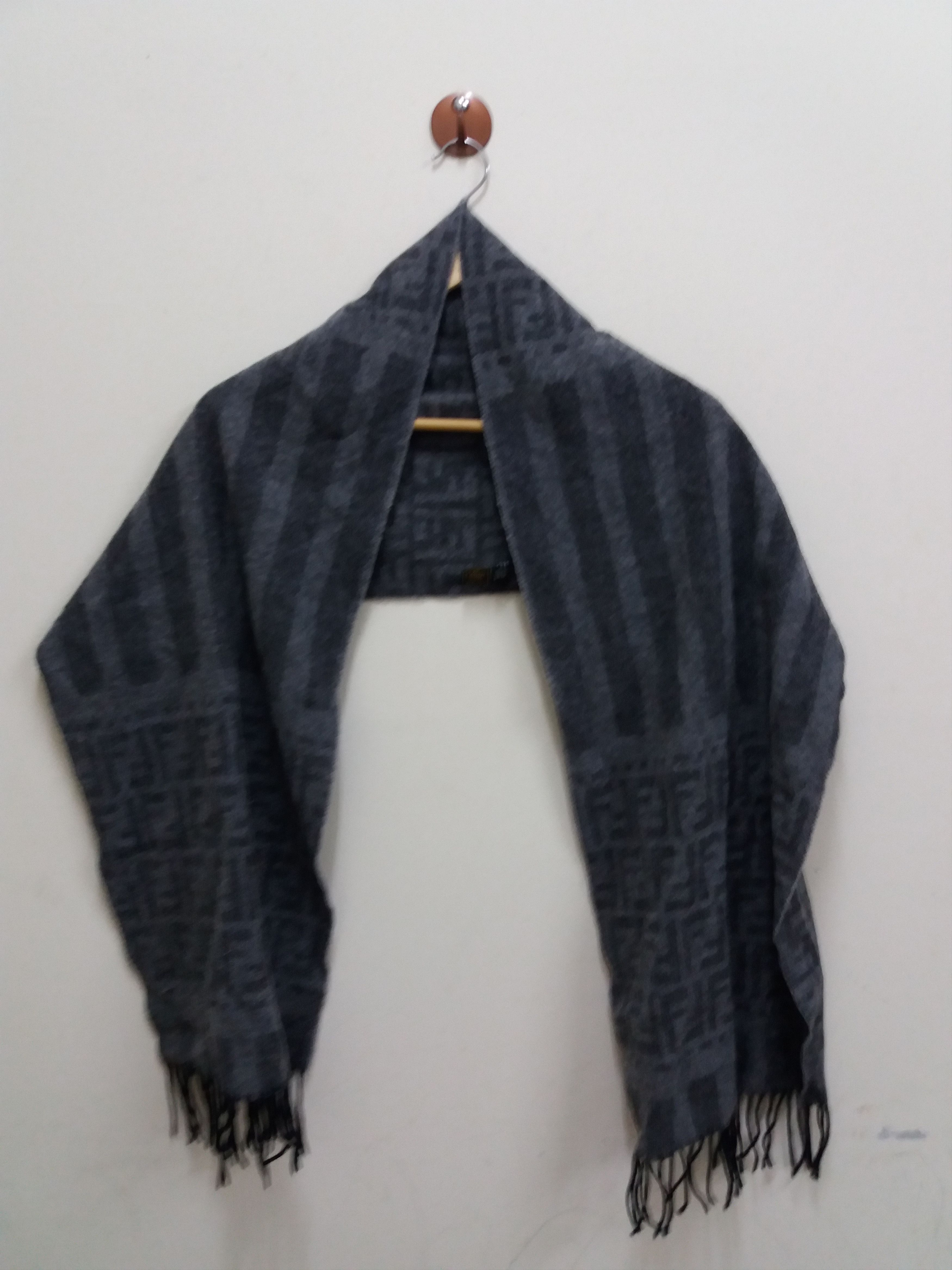 Fendi Fendi wool winter muffler/scarves made in italy Size ONE SIZE - 2 Thumbnail