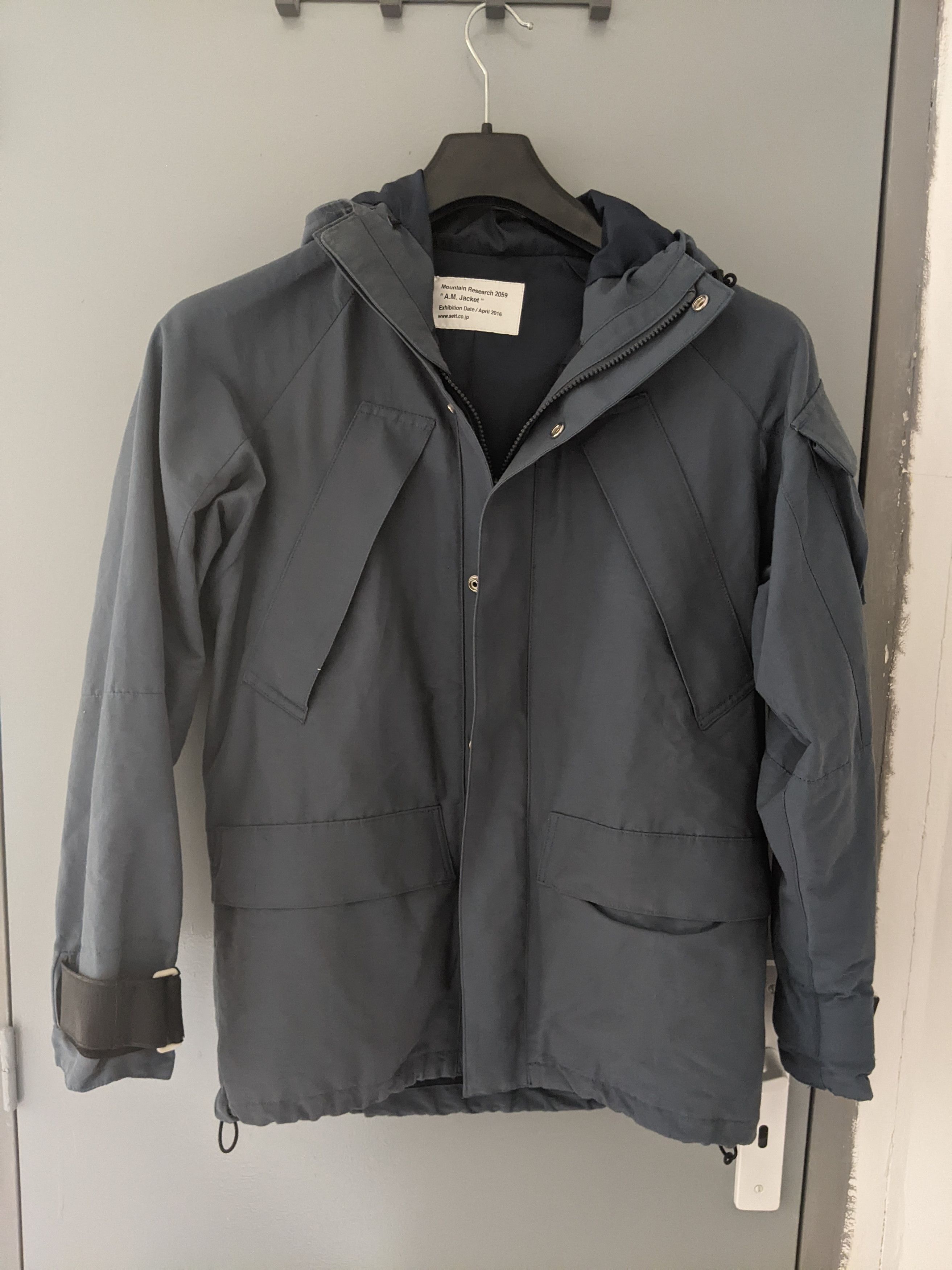 Mountain research AM coat