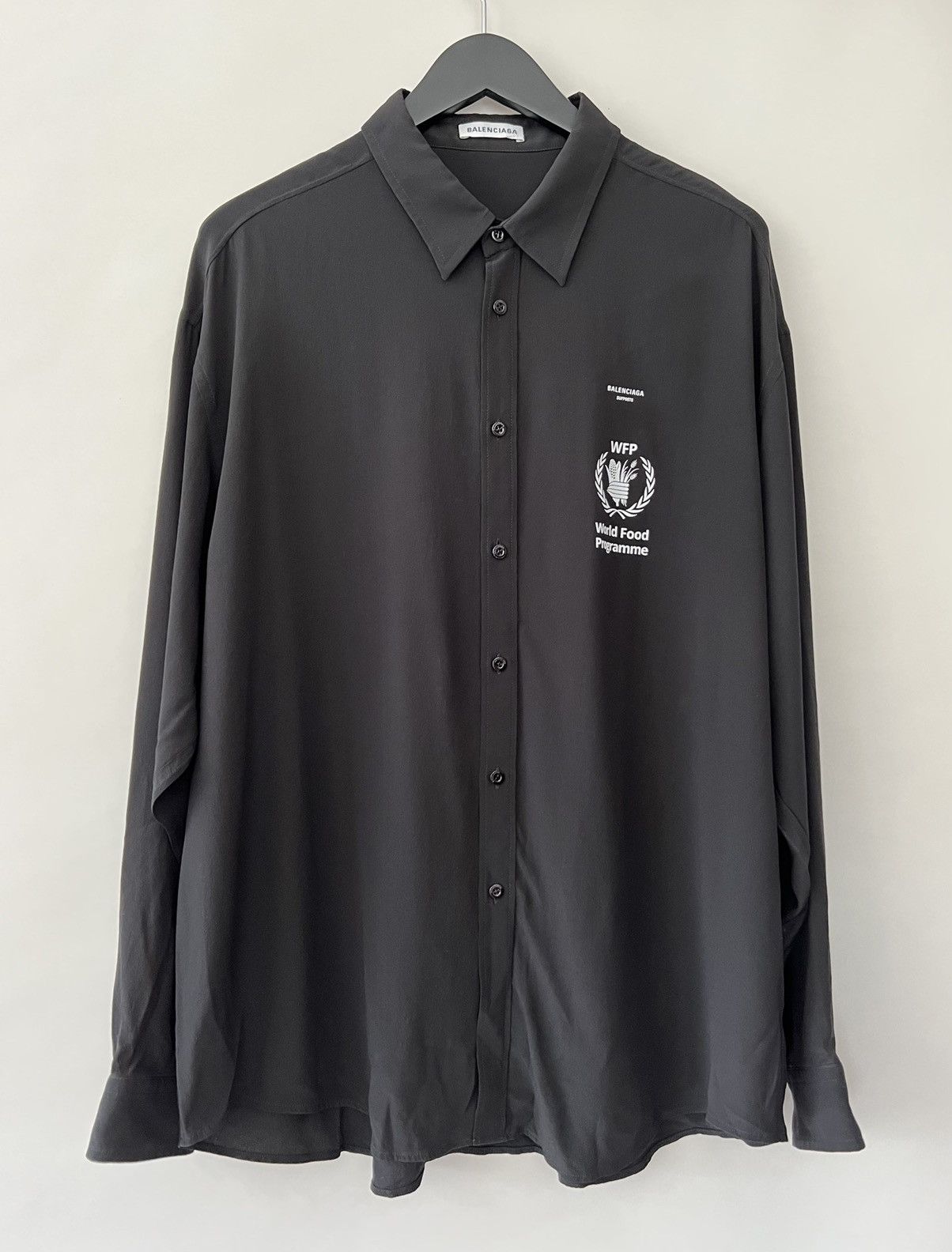 Balenciaga World Food Programme oversized shirt Size US L / EU 52-54 / 3 - 3 Thumbnail