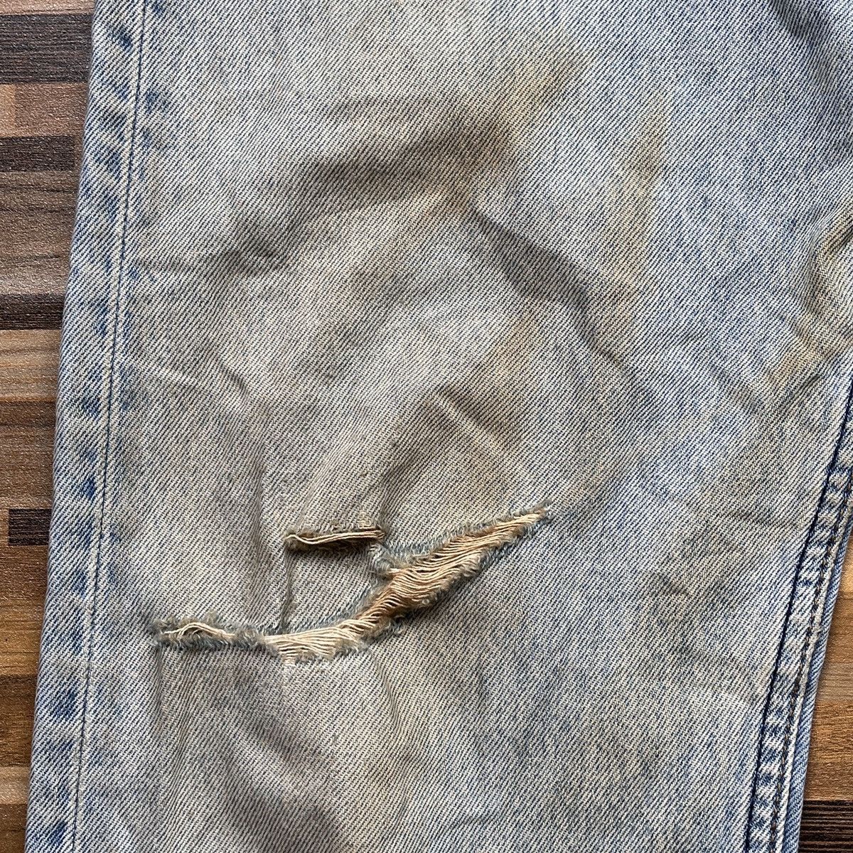 Levi's Vintage Clothing Ripped Levis 501 Vintage 1993 Straight Cut Made In USA Size US 32 / EU 48 - 14 Thumbnail
