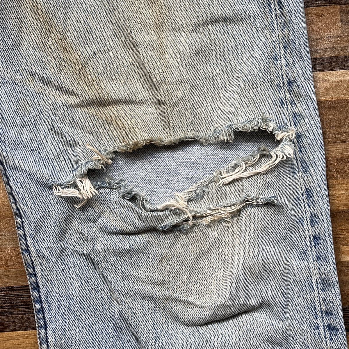 Levi's Vintage Clothing Ripped Levis 501 Vintage 1993 Straight Cut Made In USA Size US 32 / EU 48 - 15 Thumbnail