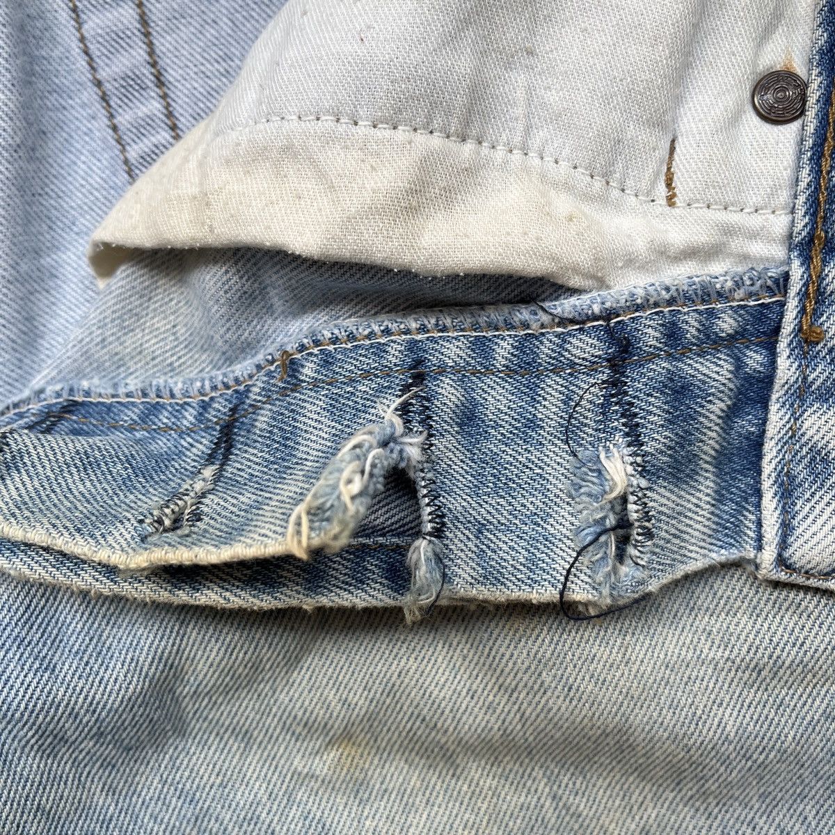 Levi's Vintage Clothing Ripped Levis 501 Vintage 1993 Straight Cut Made In USA Size US 32 / EU 48 - 9 Thumbnail