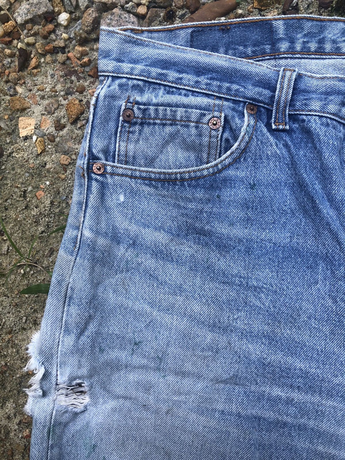 Beauty Beast × Levi's Vintage 80s / 90s Levis’s 501 ripped jeans Size US 35 - 5 Thumbnail