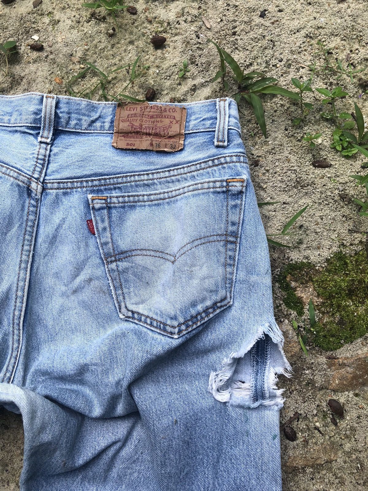 Beauty Beast × Levi's Vintage 80s / 90s Levis’s 501 ripped jeans Size US 35 - 9 Thumbnail