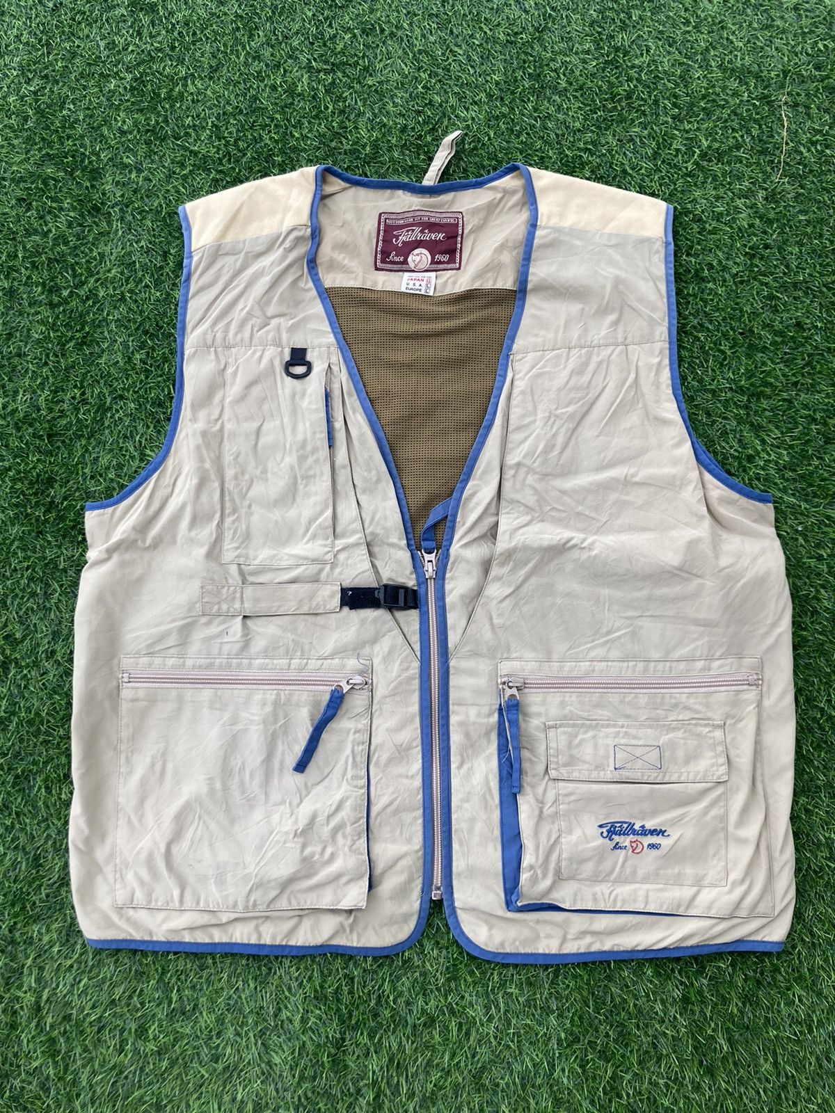 ‼️DELETE TONIGHT FJALLRAVEN MULTIPOCKET SLEEVELESS JACKET