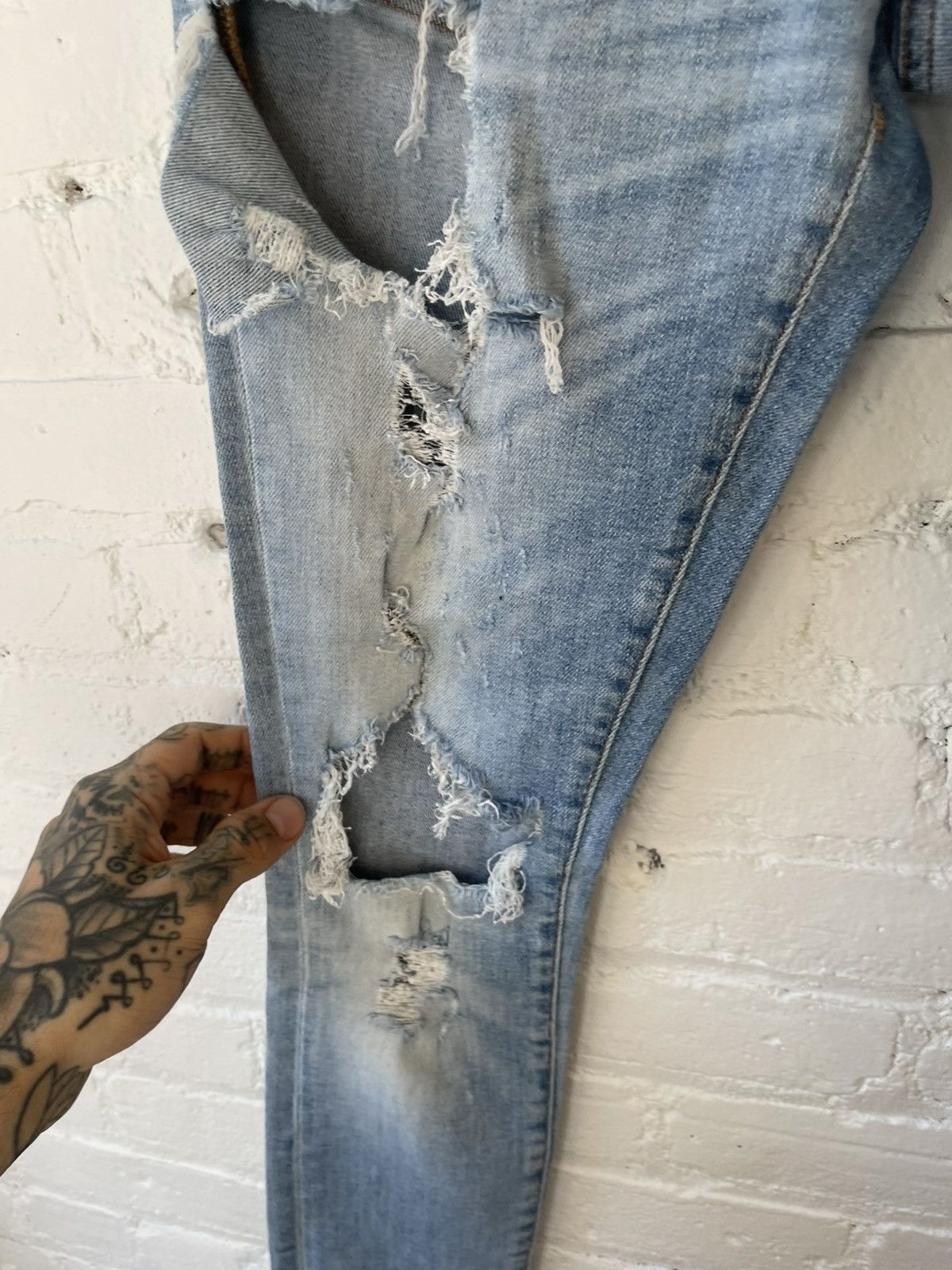 Amiri Light Blue Distressed Skinny jeans sz 29