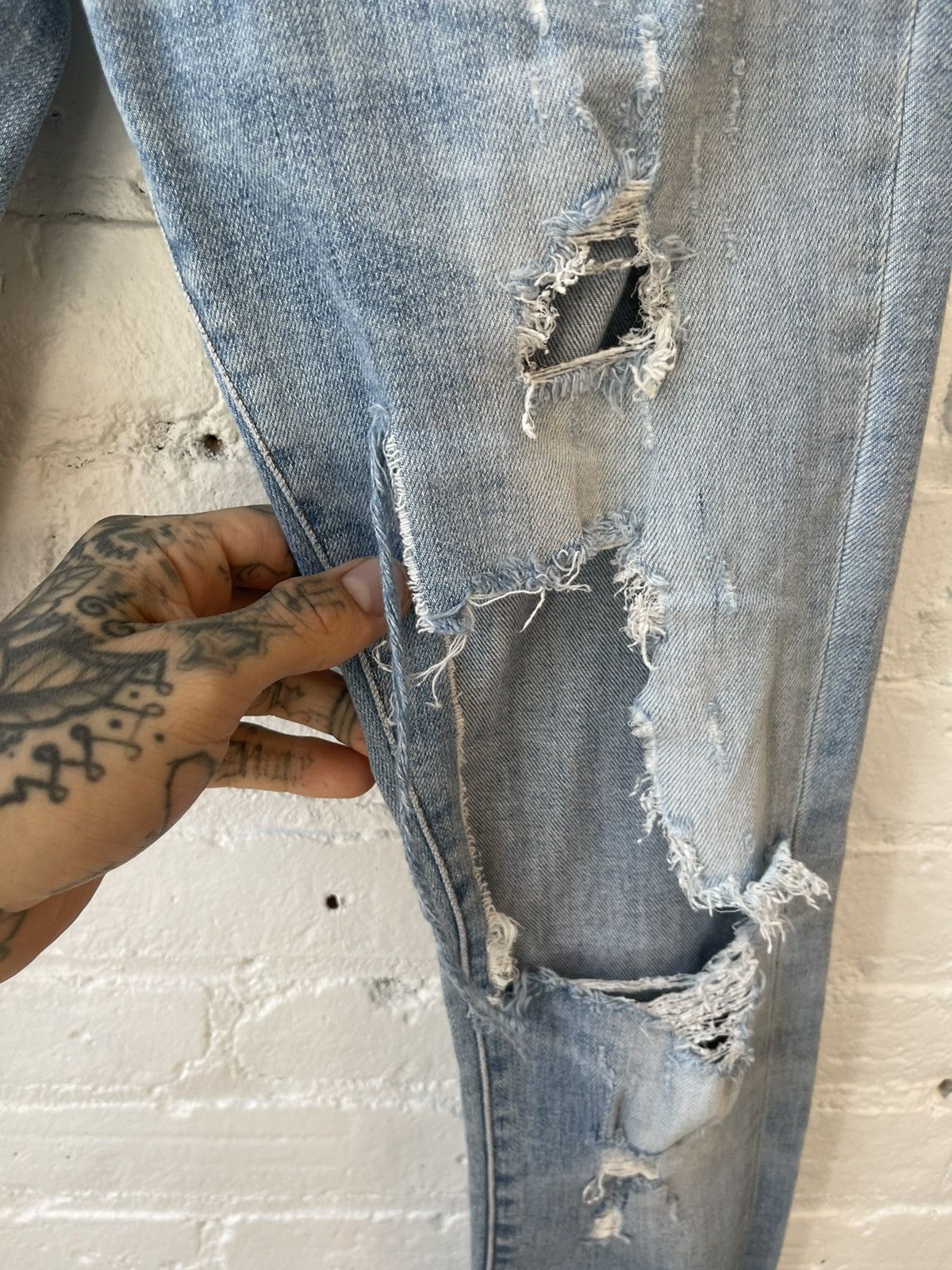 Amiri Light Blue Distressed Skinny jeans sz 29