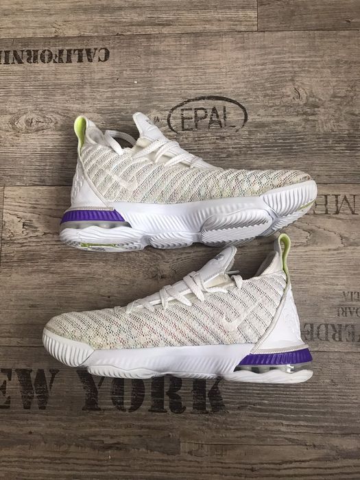 Lebron 16 buzz outlet lightyear shirt