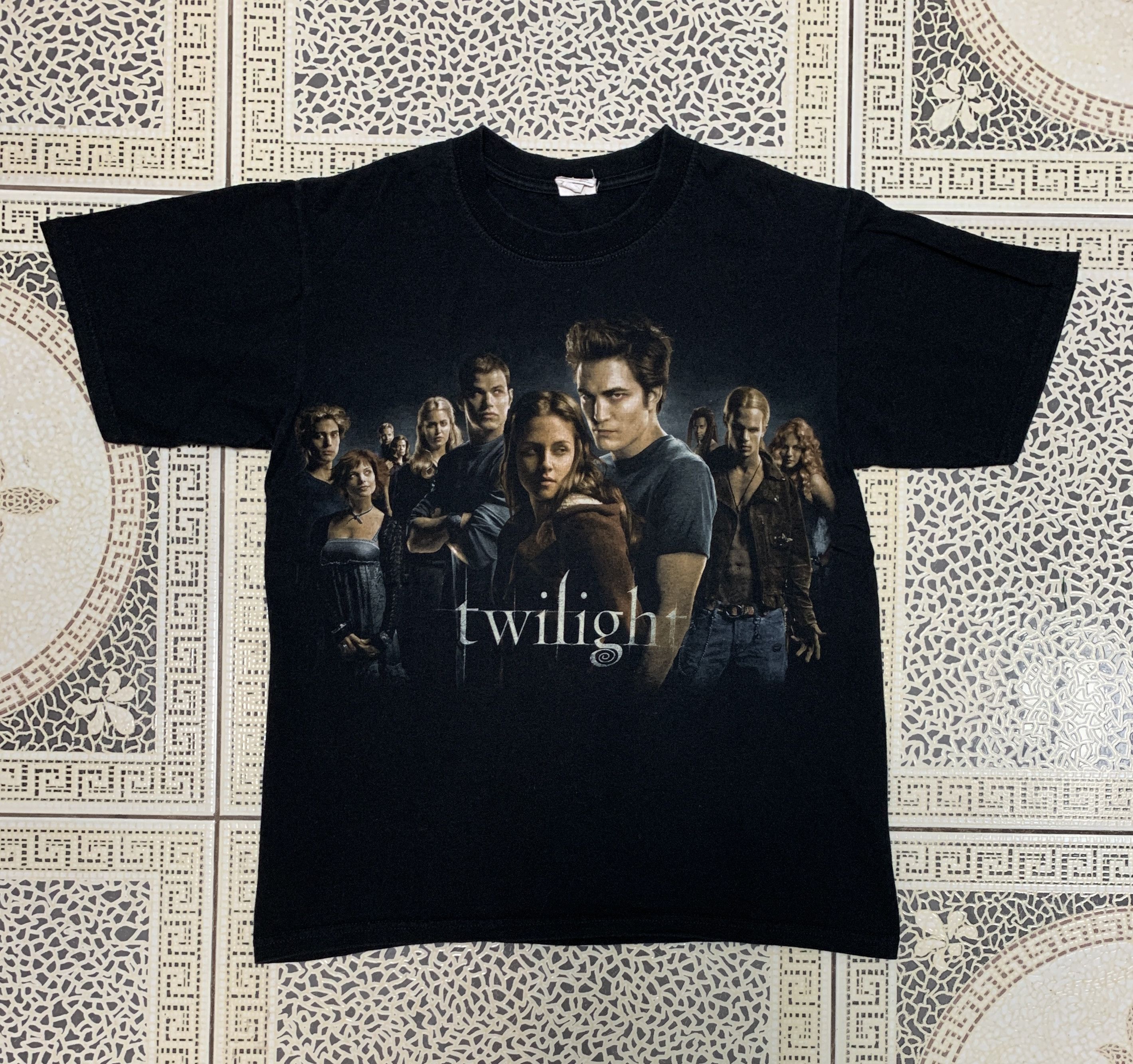 T-shirt Femme Twilight Edward Cullen Avec Imprimé Gothique Et Roses - Col En V, Coupe Classique - Licence Officielle